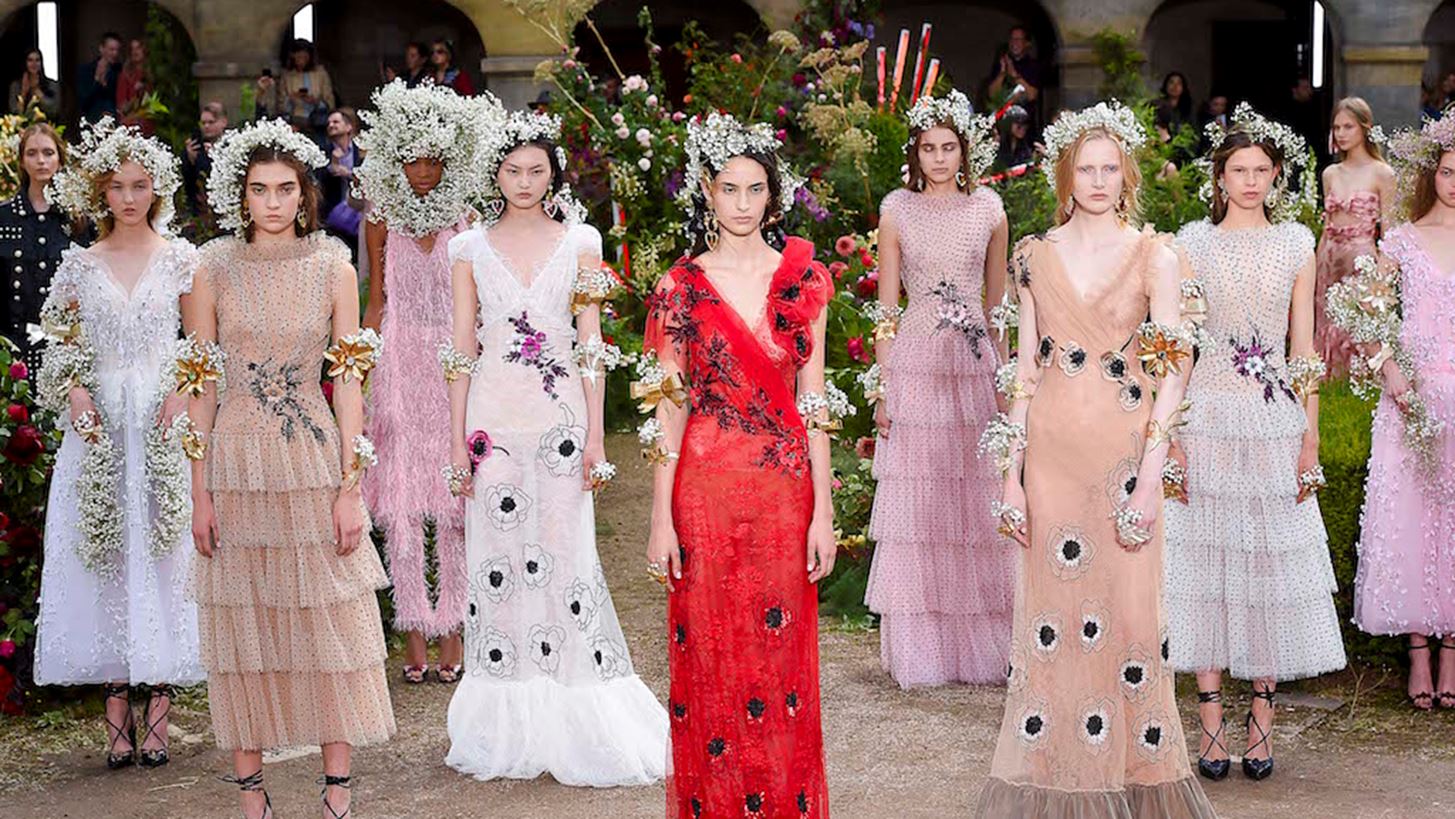 Rodarte SS18: &#x3A4;&#x3BF; &#x3B5;&#x3BD;&#x3C4;&#x3C5;&#x3C0;&#x3C9;&#x3C3;&#x3B9;&#x3B1;&#x3BA;&#x3CC; &#x3BD;&#x3C4;&#x3B5;&#x3BC;&#x3C0;&#x3BF;&#x3CD;&#x3C4;&#x3BF; &#x3C4;&#x3BF;&#x3C5; &#x3BF;&#x3AF;&#x3BA;&#x3BF;&#x3C5; &#x3C3;&#x3C4;&#x3B7;&#x3BD; &#x395;&#x3B2;&#x3B4;&#x3BF;&#x3BC;&#x3AC;&#x3B4;&#x3B1; &#x39C;&#x3CC;&#x3B4;&#x3B1;&#x3C2; &#x3A5;&#x3C8;&#x3B7;&#x3BB;&#x3AE;&#x3C2; &#x3A1;&#x3B1;&#x3C0;&#x3C4;&#x3B9;&#x3BA;&#x3AE;&#x3C2;
