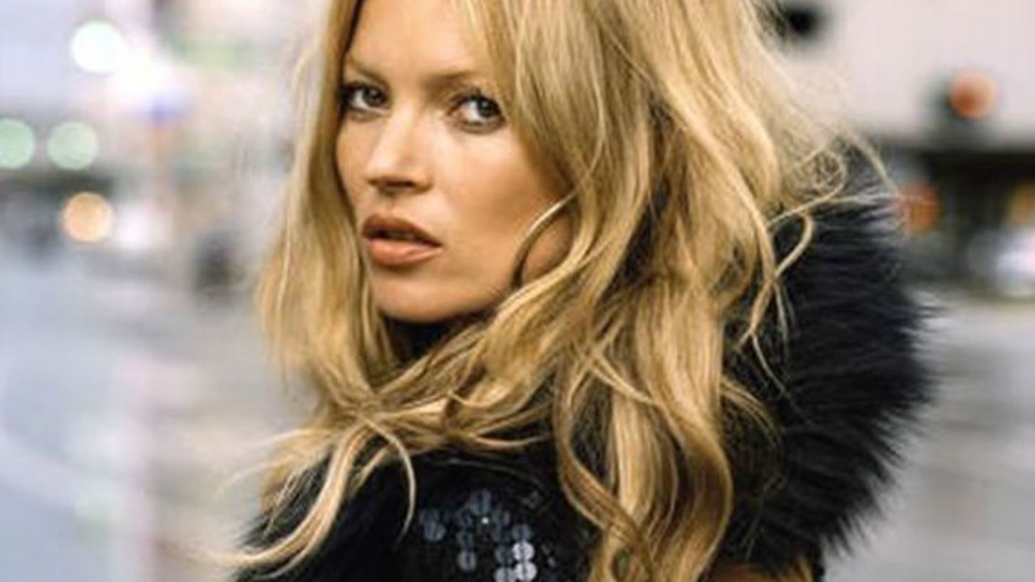 Kate Moss: &#x397; &#x3B5;&#x3BC;&#x3C6;&#x3AC;&#x3BD;&#x3B9;&#x3C3;&#x3B7;-&#x3AD;&#x3BA;&#x3C0;&#x3BB;&#x3B7;&#x3BE;&#x3B7; &#x3C3;&#x3C4;&#x3BF; Love Actually 2