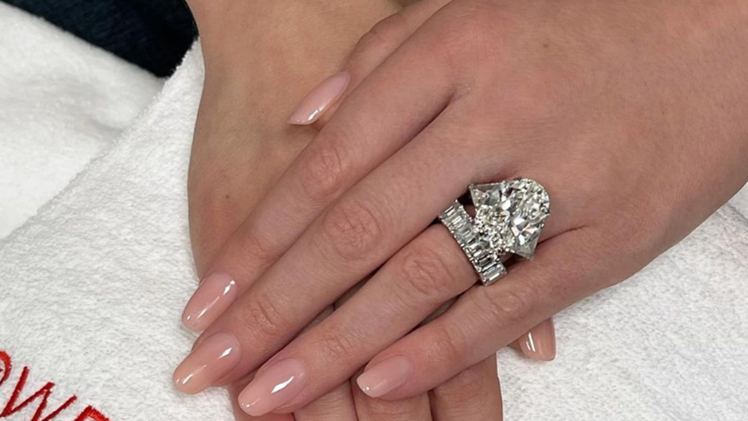 Clean Manicure | &#x397; &#x3BD;&#x3AD;&#x3B1; &#x3C4;&#x3AC;&#x3C3;&#x3B7; &#x3C3;&#x3C4;&#x3B1; &#x3BD;&#x3CD;&#x3C7;&#x3B9;&#x3B1; &#x3C0;&#x3BF;&#x3C5; &#x3BB;&#x3B1;&#x3C4;&#x3C1;&#x3B5;&#x3CD;&#x3BF;&#x3C5;&#x3BD; &#x3BF;&#x3B9; &#x3C0;&#x3B9;&#x3BF; &#x3BA;&#x3BF;&#x3BC;&#x3C8;&#x3AD;&#x3C2; &#x3B3;&#x3C5;&#x3BD;&#x3B1;&#x3AF;&#x3BA;&#x3B5;&#x3C2; &#x3C4;&#x3BF;&#x3C5; &#x3C0;&#x3BB;&#x3B1;&#x3BD;&#x3AE;&#x3C4;&#x3B7;