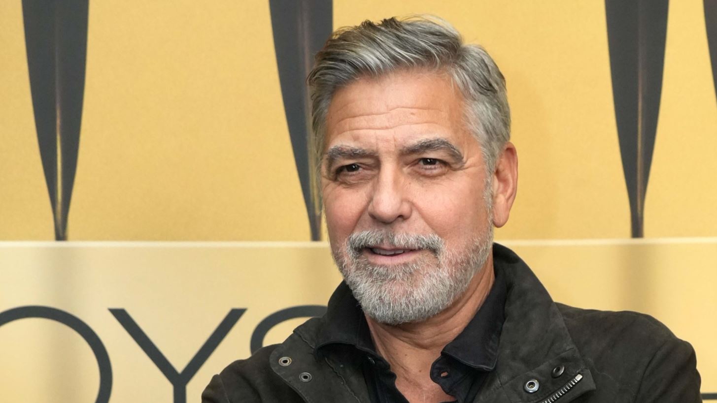 &quot;&#x395;&#x3AF;&#x3BD;&#x3B1;&#x3B9; &#x3BC;&#x3AF;&#x3B1; &#x3BC;&#x3AC;&#x3C7;&#x3B7; &#x3C0;&#x3BF;&#x3C5; &#x3B4;&#x3B5;&#x3BD; &#x3BC;&#x3C0;&#x3BF;&#x3C1;&#x3B5;&#x3AF; &#x3BD;&#x3B1; &#x3BD;&#x3B9;&#x3BA;&#x3AE;&#x3C3;&#x3B5;&#x3B9;&quot; | &#x39F; George Clooney &#x3BA;&#x3B1;&#x3BB;&#x3B5;&#x3AF; &#x3C4;&#x3BF;&#x3BD; Joe Biden &#x3BD;&#x3B1; &#x3B1;&#x3C0;&#x3BF;&#x3C3;&#x3C5;&#x3C1;&#x3B8;&#x3B5;&#x3AF;