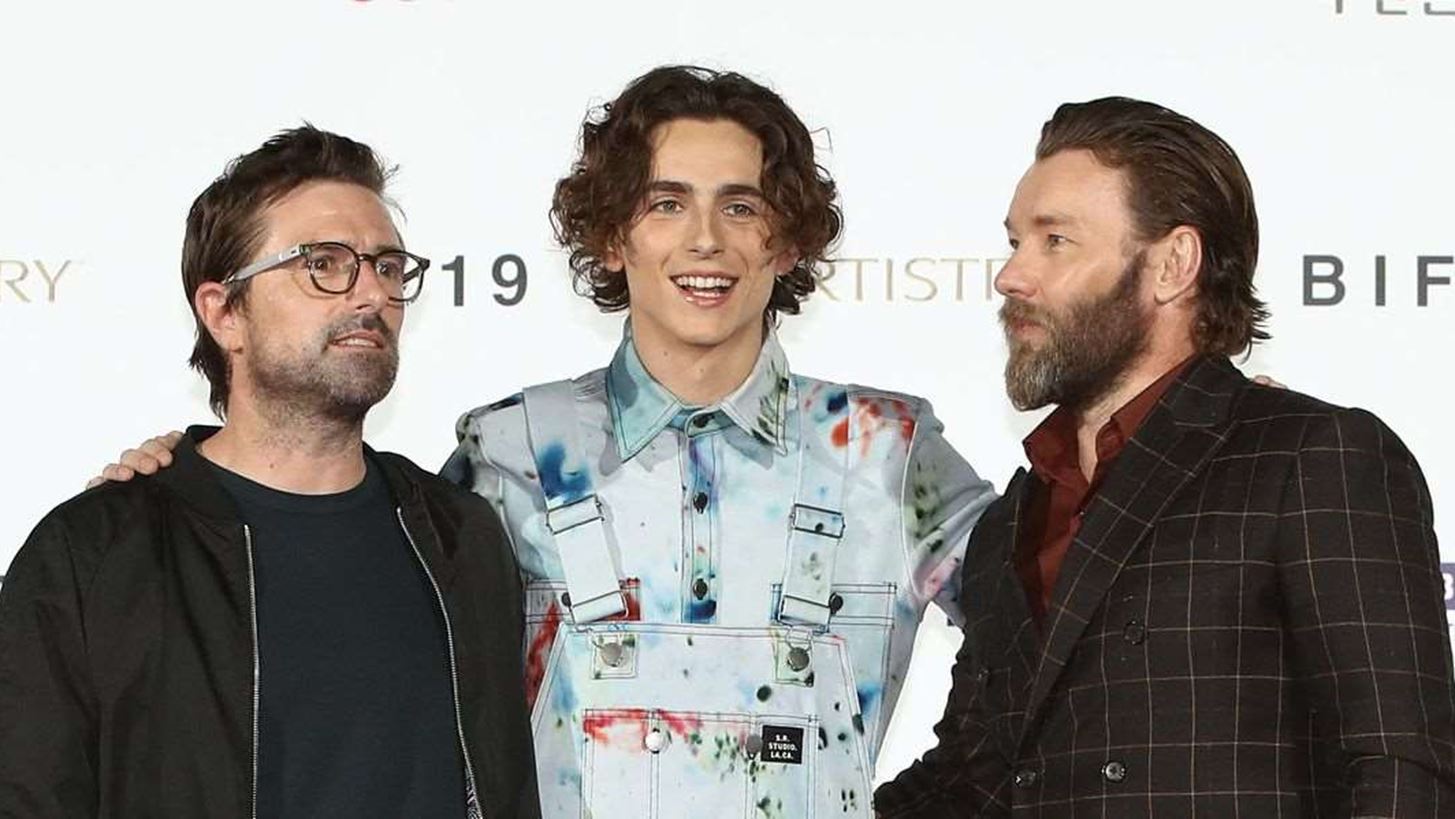 &#x3A4;&#x3BF; &#x3B5;&#x3BA;&#x3BA;&#x3B5;&#x3BD;&#x3C4;&#x3C1;&#x3B9;&#x3BA;&#x3CC; denim workwear look &#x3C4;&#x3BF;&#x3C5; Timoth&#xE9;e Chalamet