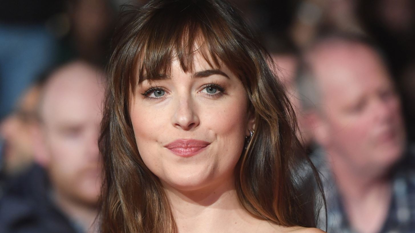 Dakota Johnson | &#x39C;&#x3B9;&#x3B1; &#x3B1;&#x3C0;&#x3BB;&#x3AE; &#x3B5;&#x3BC;&#x3C6;&#x3AC;&#x3BD;&#x3B9;&#x3C3;&#x3B7; &#x3BC;&#x3AD;&#x3C7;&#x3C1;&#x3B9; &#x3BD;&#x3B1; &#x3B4;&#x3B5;&#x3B9;&#x3C2; &#x3C4;&#x3B7;&#x3BD; &#x3C0;&#x3BB;&#x3AC;&#x3C4;&#x3B7;
