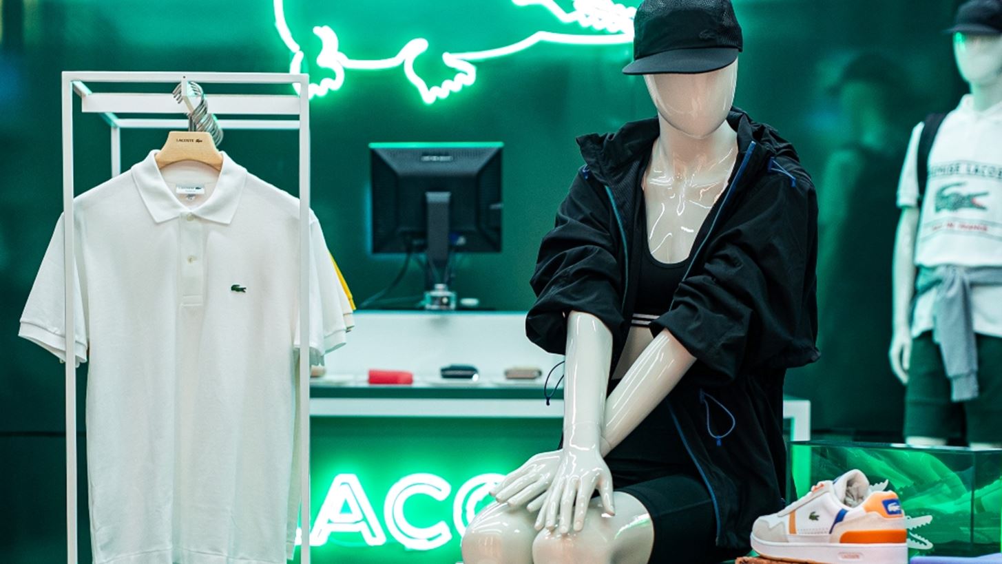 &#x391;&#x3BD;&#x3B1;&#x3BA;&#x3AC;&#x3BB;&#x3C5;&#x3C8;&#x3B5; &#x3C4;&#x3BF; &#x3BD;&#x3AD;&#x3BF; pop-up store &#x3C4;&#x3B7;&#x3C2; Lacoste &#x3C3;&#x3C4;&#x3BF; Golden Hall