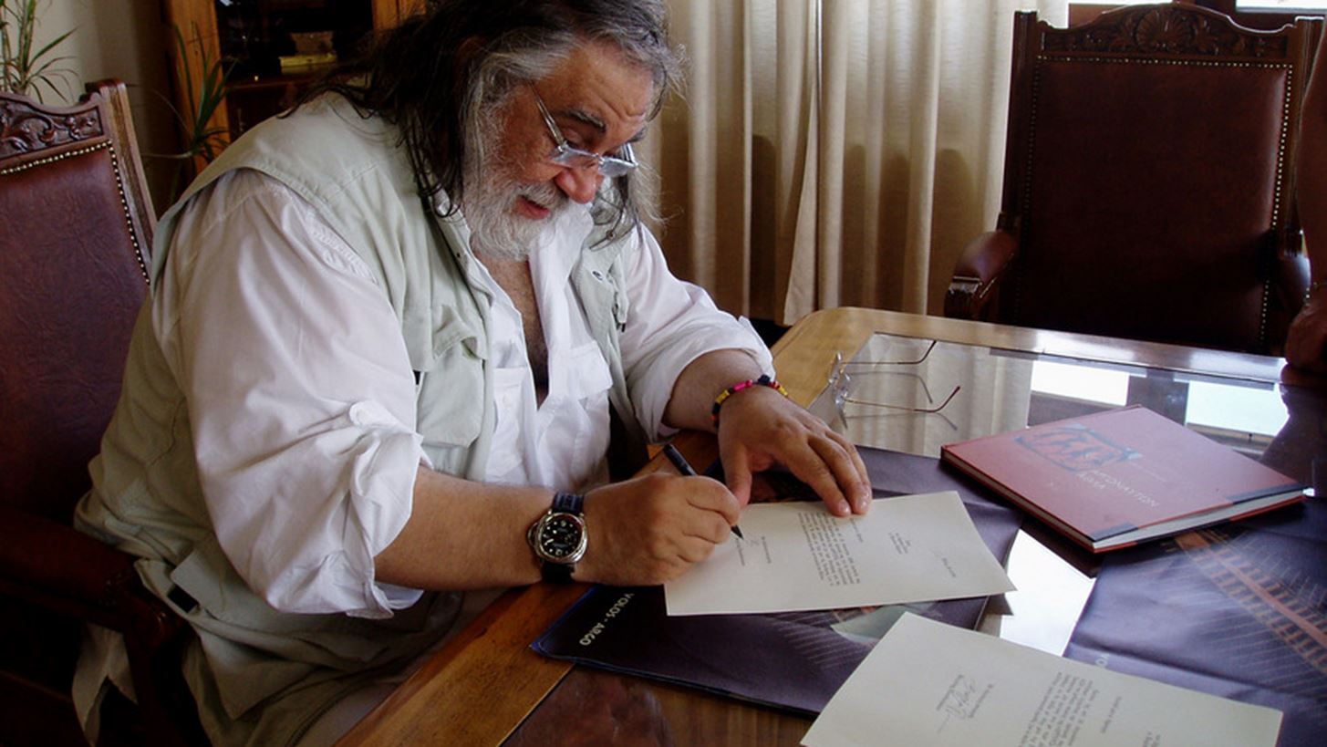 &#x388;&#x3C6;&#x3C5;&#x3B3;&#x3B5; &#x3B1;&#x3C0;&#x3CC; &#x3C4;&#x3B7; &#x3B6;&#x3C9;&#x3AE; &#x3BF; &#x3BC;&#x3B5;&#x3B3;&#x3AC;&#x3BB;&#x3BF;&#x3C2; &#x388;&#x3BB;&#x3BB;&#x3B7;&#x3BD;&#x3B1;&#x3C2; &#x3C3;&#x3C5;&#x3BD;&#x3B8;&#x3AD;&#x3C4;&#x3B7;&#x3C2; &#x392;&#x3B1;&#x3B3;&#x3B3;&#x3AD;&#x3BB;&#x3B7;&#x3C2; &#x3A0;&#x3B1;&#x3C0;&#x3B1;&#x3B8;&#x3B1;&#x3BD;&#x3B1;&#x3C3;&#x3AF;&#x3BF;&#x3C5;