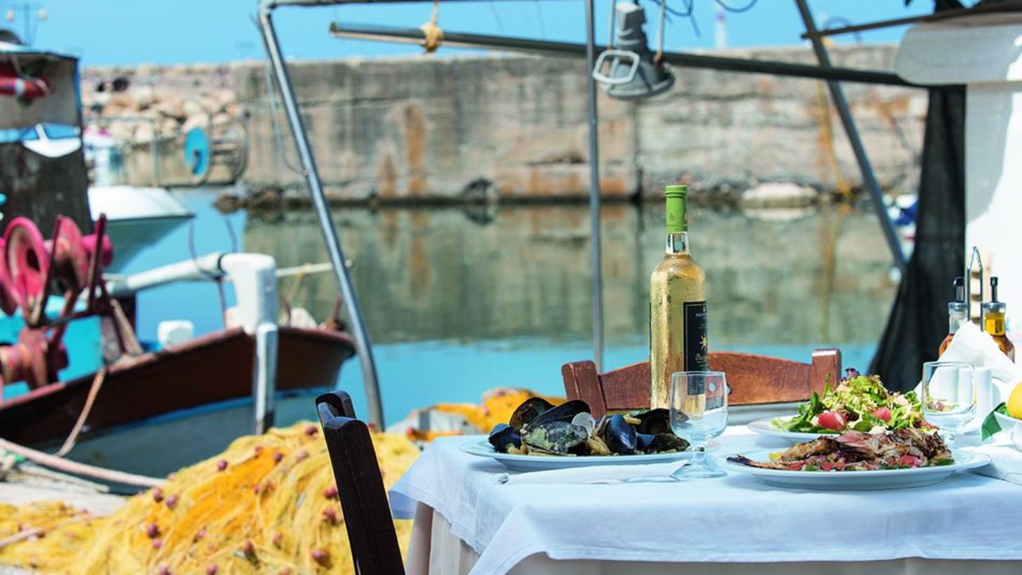 &#x397; &quot;&#x391;rgentina&quot; &#x3B2;&#x3C1;&#x3AF;&#x3C3;&#x3BA;&#x3B5;&#x3C4;&#x3B1;&#x3B9; &#x3BB;&#x3AF;&#x3B3;&#x3BF; &#x3AD;&#x3BE;&#x3C9; &#x3B1;&#x3C0;&#x3CC; &#x3C4;&#x3B1; &#x3A7;&#x3B1;&#x3BD;&#x3B9;&#x3AC; &#x3BA;&#x3B1;&#x3B9; &#x3C3;&#x3B5;&#x3C1;&#x3B2;&#x3AF;&#x3C1;&#x3B5;&#x3B9; &#x3BF;&#x3BB;&#x3CC;&#x3C6;&#x3C1;&#x3B5;&#x3C3;&#x3BA;&#x3B1; &#x3B8;&#x3B1;&#x3BB;&#x3B1;&#x3C3;&#x3C3;&#x3B9;&#x3BD;&#x3AC; &#x3C0;&#x3B9;&#x3AC;&#x3C4;&#x3B1;