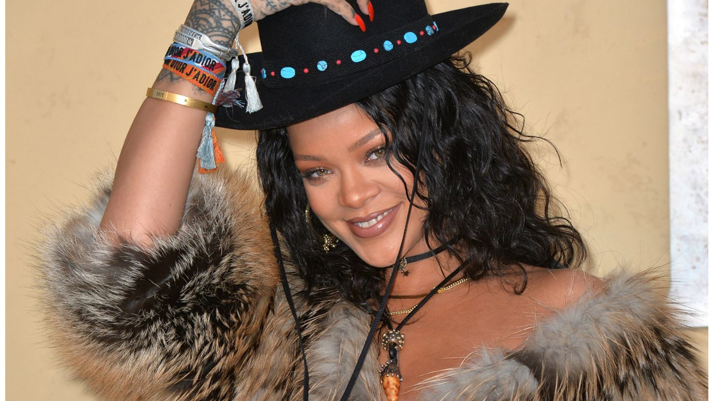 &#x397; Rihanna &#x3B4;&#x3AF;&#x3BD;&#x3B5;&#x3B9; &#x3C4;&#x3B9;&#x3C2; &#x3BA;&#x3B1;&#x3BB;&#x3CD;&#x3C4;&#x3B5;&#x3C1;&#x3B5;&#x3C2; &#x3C3;&#x3C5;&#x3BC;&#x3B2;&#x3BF;&#x3C5;&#x3BB;&#x3AD;&#x3C2; &#x3B3;&#x3B9;&#x3B1; &#x3C4;&#x3BF; &#x3C0;&#x3CE;&#x3C2; &#x3BD;&#x3B1; &#x3BE;&#x3B5;&#x3C0;&#x3B5;&#x3C1;&#x3AC;&#x3C3;&#x3B5;&#x3B9;&#x3C2; &#x3AD;&#x3BD;&#x3B1;&#x3BD; &#x3C7;&#x3C9;&#x3C1;&#x3B9;&#x3C3;&#x3BC;&#x3CC;