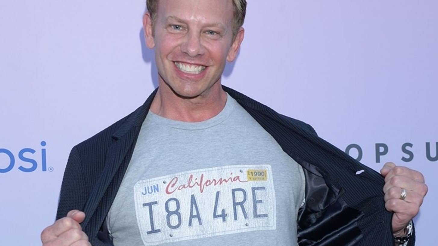 Ian Ziering | O Steve &#x3C4;&#x3BF;&#x3C5; Beverly Hills 90210 &#x3B2;&#x3C1;&#x3AF;&#x3C3;&#x3BA;&#x3B5;&#x3C4;&#x3B1;&#x3B9; &#x3C3;&#x3C4;&#x3B7;&#x3BD; &#x395;&#x3BB;&#x3BB;&#x3AC;&#x3B4;&#x3B1;