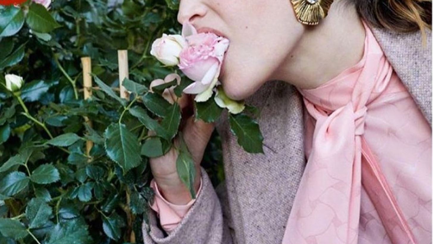 H Laetitia Casta &#x3C0;&#x3C1;&#x3C9;&#x3C4;&#x3B1;&#x3B3;&#x3C9;&#x3BD;&#x3B9;&#x3C3;&#x3C4;&#x3B5;&#x3AF; &#x3C3;&#x3C4;&#x3B7; Fall/Winter 2020-21 &#x3BA;&#x3B1;&#x3BC;&#x3C0;&#x3AC;&#x3BD;&#x3B9;&#x3B1; &#x3C4;&#x3BF;&#x3C5; Saint Laurent