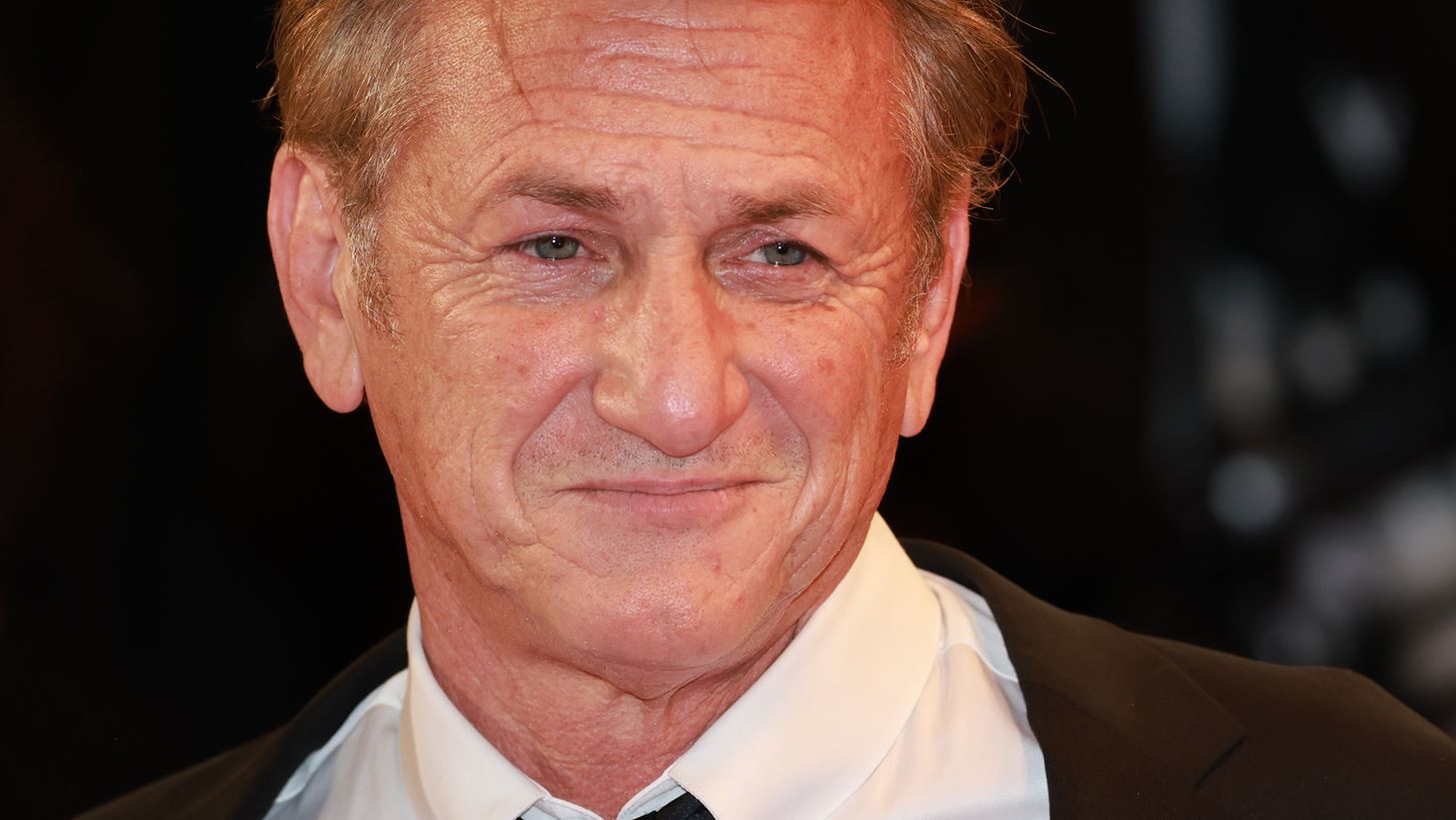 Sean Penn | &#x397; &#x3B5;&#x3BE;&#x3BF;&#x3BC;&#x3BF;&#x3BB;&#x3CC;&#x3B3;&#x3B7;&#x3C3;&#x3B7; &#x3B3;&#x3B9;&#x3B1; &#x3C4;&#x3BF;&#x3C5;&#x3C2; &#x3BB;&#x3CC;&#x3B3;&#x3BF;&#x3C5;&#x3C2; &#x3C0;&#x3BF;&#x3C5; &#x3BF;&#x3B4;&#x3AE;&#x3B3;&#x3B7;&#x3C3;&#x3B1;&#x3BD; &#x3C4;&#x3B7;&#x3BD; Leila George &#x3BD;&#x3B1; &#x3BA;&#x3AC;&#x3BD;&#x3B5;&#x3B9; &#x3B1;&#x3AF;&#x3C4;&#x3B7;&#x3C3;&#x3B7; &#x3B4;&#x3B9;&#x3B1;&#x3B6;&#x3C5;&#x3B3;&#x3AF;&#x3BF;&#x3C5;