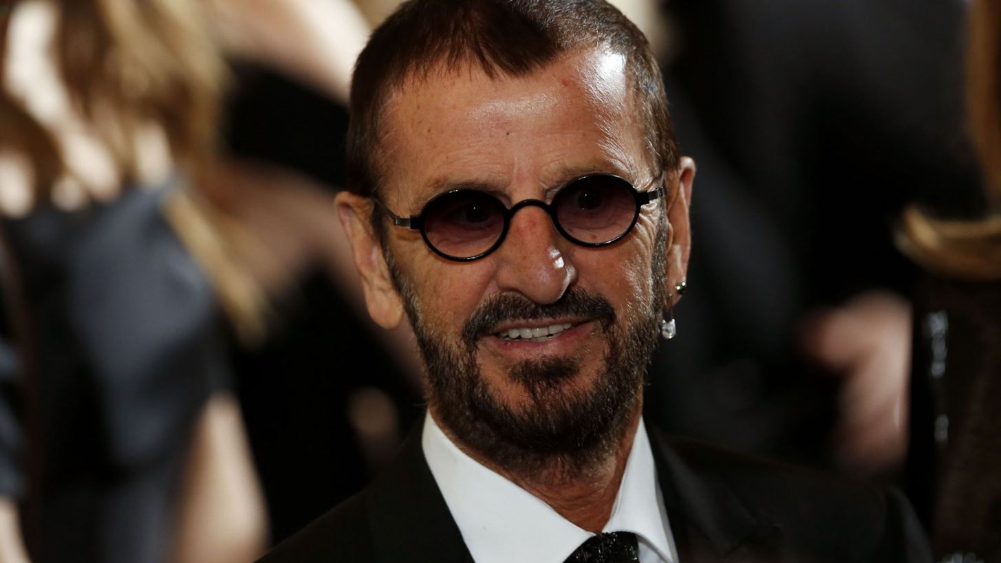 &#x39F; Ringo Starr &#x3B3;&#x3B9;&#x3CC;&#x3C1;&#x3C4;&#x3B1;&#x3C3;&#x3B5; &#x3C4;&#x3B1; &#x3B3;&#x3B5;&#x3BD;&#x3AD;&#x3B8;&#x3BB;&#x3B9;&#x3AC; &#x3C4;&#x3BF;&#x3C5; &#x3BC;&#x3B5; &#x3AD;&#x3BD;&#x3B1; &#x3B4;&#x3B9;&#x3B1;&#x3B4;&#x3B9;&#x3BA;&#x3C4;&#x3C5;&#x3B1;&#x3BA;&#x3CC; &#x3C0;&#x3AC;&#x3C1;&#x3C4;&#x3B9;