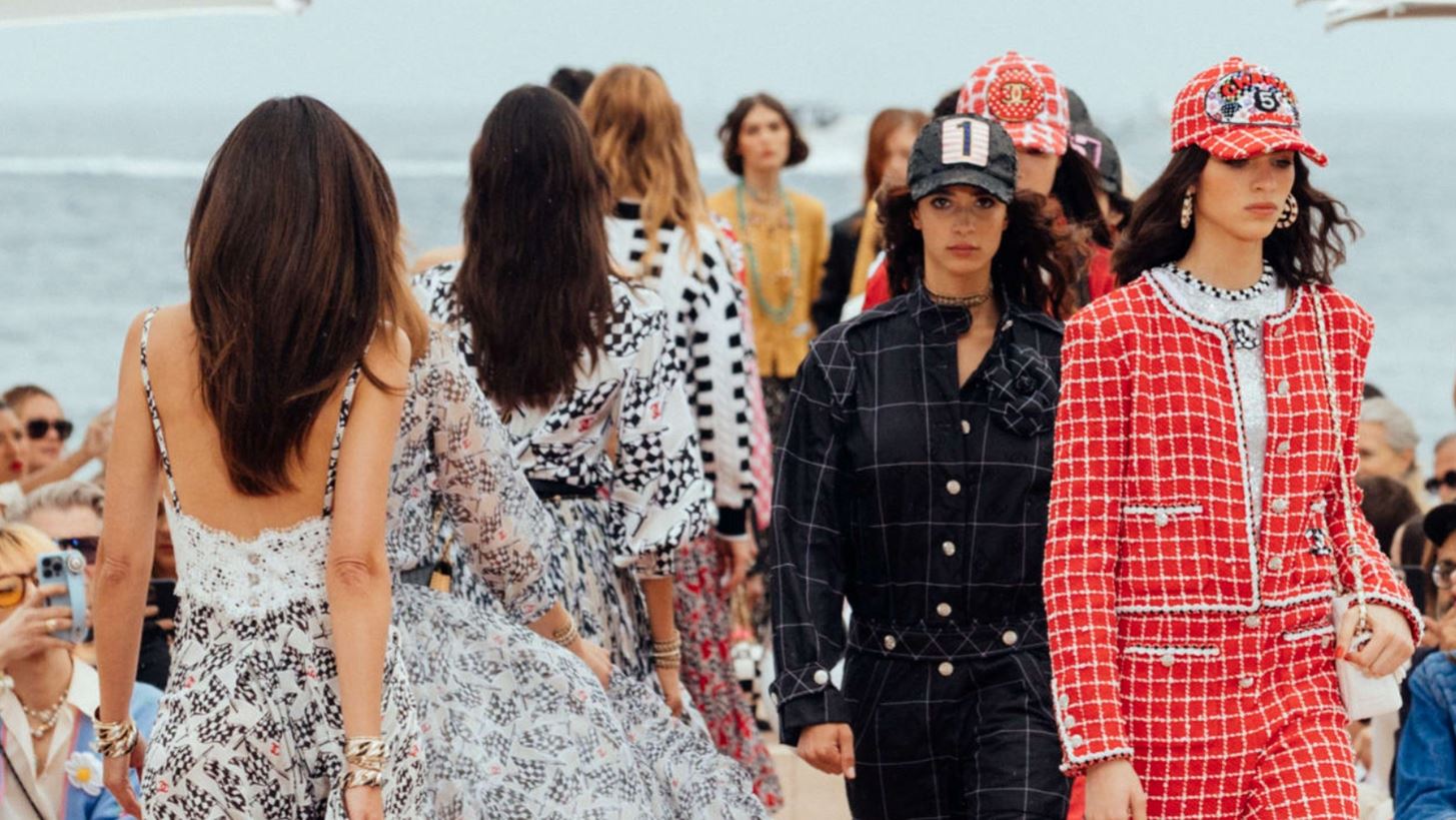 Chanel Cruise 2022/23 | &#x3A4;&#x3B1; looks &#x3C0;&#x3BF;&#x3C5; &#x3B8;&#x3AD;&#x3BB;&#x3BF;&#x3C5;&#x3BC;&#x3B5; &#x3BD;&#x3B1; &#x3C0;&#x3C1;&#x3BF;&#x3C3;&#x3B8;&#x3AD;&#x3C3;&#x3BF;&#x3C5;&#x3BC;&#x3B5; &#x3C3;&#x3C4;&#x3B7; &#x3B2;&#x3B1;&#x3BB;&#x3AF;&#x3C4;&#x3C3;&#x3B1; &#x3C4;&#x3C9;&#x3BD; &#x3B4;&#x3B9;&#x3B1;&#x3BA;&#x3BF;&#x3C0;&#x3CE;&#x3BD;
