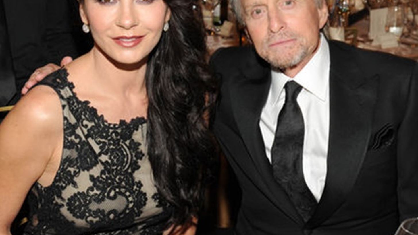 Catherine Zeta-Jones: &#x393;&#x3B9;&#x3B1;&#x3C4;&#x3AF; &#x3B1;&#x3BD;&#x3B7;&#x3C3;&#x3C5;&#x3C7;&#x3B5;&#x3AF; &#x3B3;&#x3B9;&#x3B1; &#x3C4;&#x3B1; &#x3C0;&#x3B1;&#x3B9;&#x3B4;&#x3B9;&#x3AC; &#x3C4;&#x3B7;&#x3C2;;