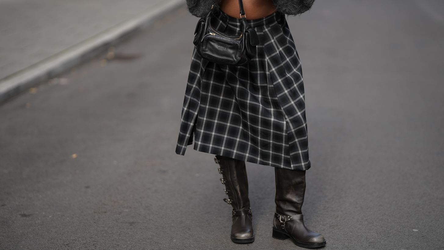 Η καρό μίντι φούστα από τη Zara που θα ανανεώσει το καθημερινό σου στιλ