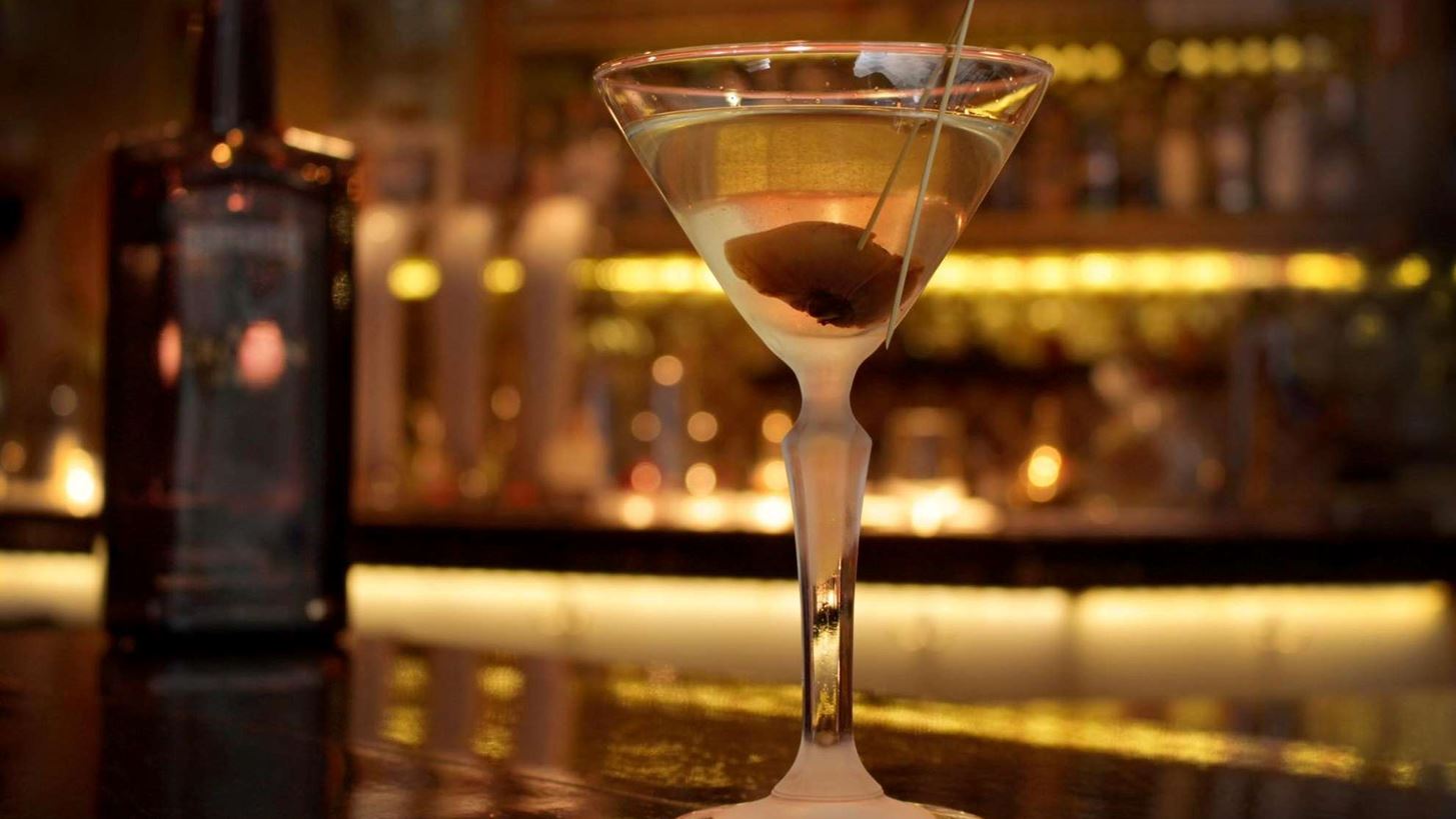 &#x388;&#x3BD;&#x3B1; &#x3C4;&#x3B5;&#x3BB;&#x3B5;&#x3C5;&#x3C4;&#x3B1;&#x3AF;&#x3BF; Martini &#x3C3;&#x3C4;&#x3BF; Gin Joint