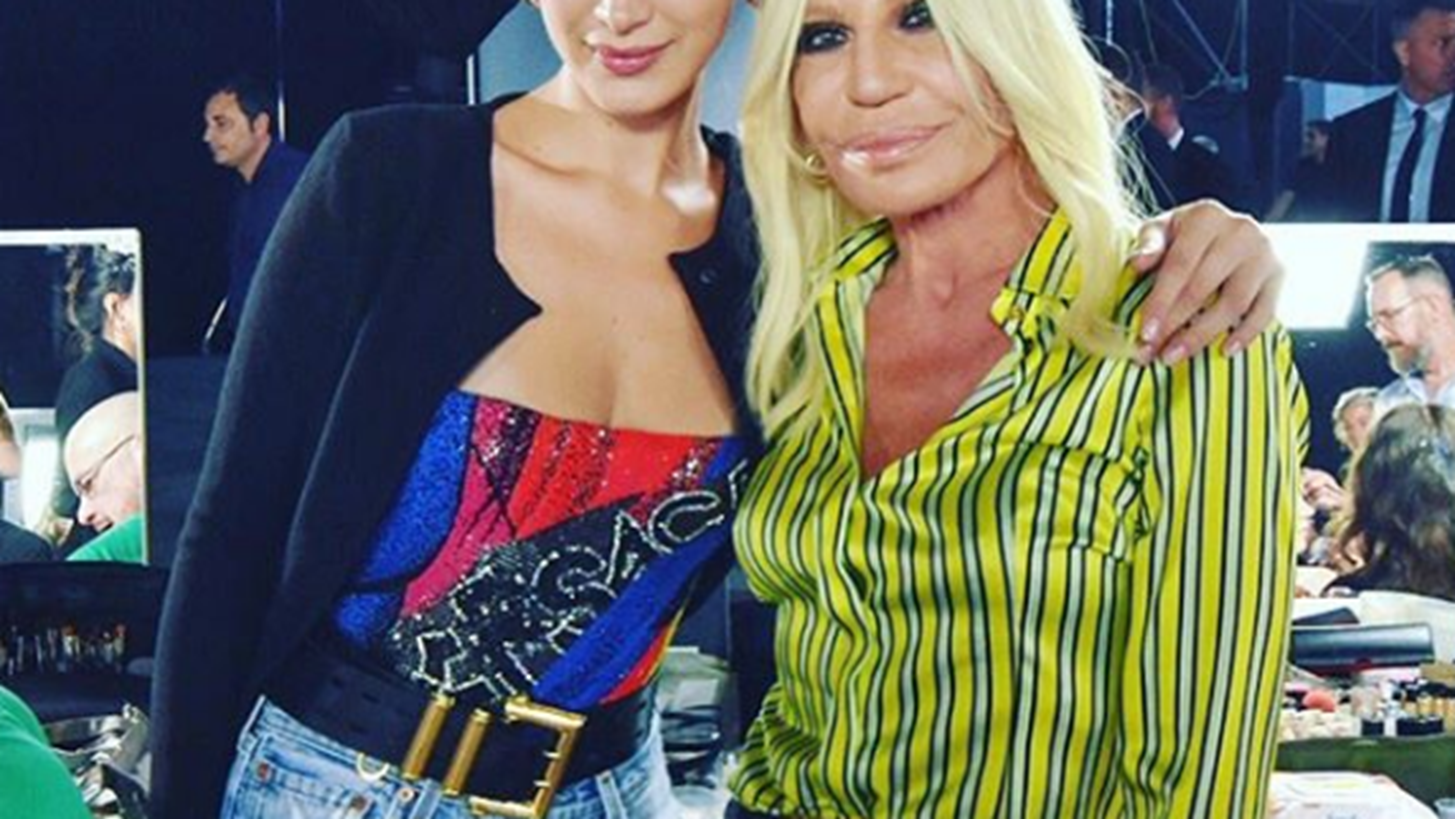 Versace | &#x3A3;&#x3C4;o &#x3B2;&#x3AF;&#x3BD;&#x3C4;&#x3B5;&#x3BF; &#x3C4;&#x3B7;&#x3C2; &#x3BD;&#x3AD;&#x3B1;&#x3C2; &#x3BA;&#x3B1;&#x3BC;&#x3C0;&#x3AC;&#x3BD;&#x3B9;&#x3B1;&#x3C2; &#x3B7; Donatella Versace &#x3BA;&#x3AC;&#x3BD;&#x3B5;&#x3B9; &#x3C4;&#x3B1;&#x3C4;&#x3BF;&#x3C5;&#x3AC;&#x3B6; &#x3C3;&#x3C4;&#x3B7;&#x3BD; Bella Hadid