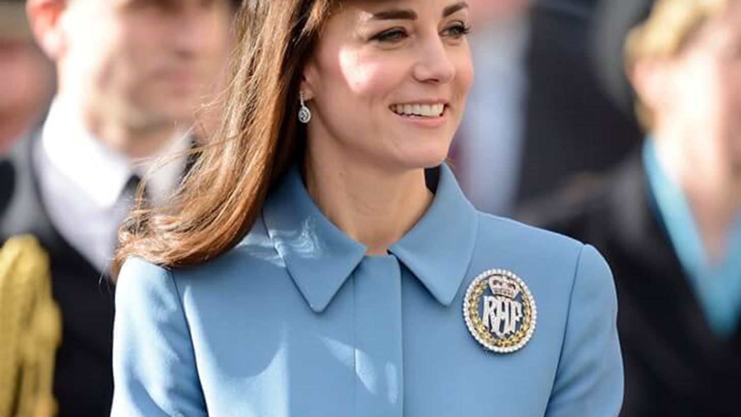 Kate Middleton: &#x3A0;&#x3CE;&#x3C2; &#x3C0;&#x3C1;&#x3BF;&#x3C3;&#x3C0;&#x3AC;&#x3B8;&#x3B7;&#x3C3;&#x3B5; &#x3BD;&#x3B1; &#x3BE;&#x3B5;&#x3C0;&#x3B5;&#x3C1;&#x3AC;&#x3C3;&#x3B5;&#x3B9; &#x3C4;&#x3B9;&#x3C2; &#x3C0;&#x3C1;&#x3C9;&#x3B9;&#x3BD;&#x3AD;&#x3C2; &#x3BD;&#x3B1;&#x3C5;&#x3C4;&#x3AF;&#x3B5;&#x3C2;;