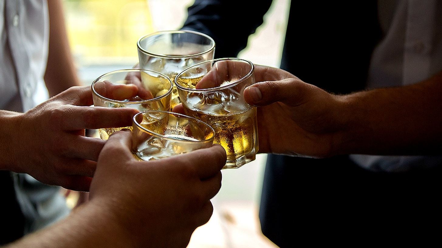 T&#x3B1; &#x3BC;&#x3CC;&#x3BD;&#x3B1; &#x3B1;&#x3BB;&#x3BA;&#x3BF;&#x3BF;&#x3BB;&#x3BF;&#x3CD;&#x3C7;&#x3B1; &#x3C0;&#x3BF;&#x3C4;&#x3AC; &#x3C0;&#x3BF;&#x3C5; &#x3B4;&#x3B5;&#x3BD; &#x3C3;&#x3B5; &#x3C0;&#x3B1;&#x3C7;&#x3B1;&#x3AF;&#x3BD;&#x3BF;&#x3C5;&#x3BD;