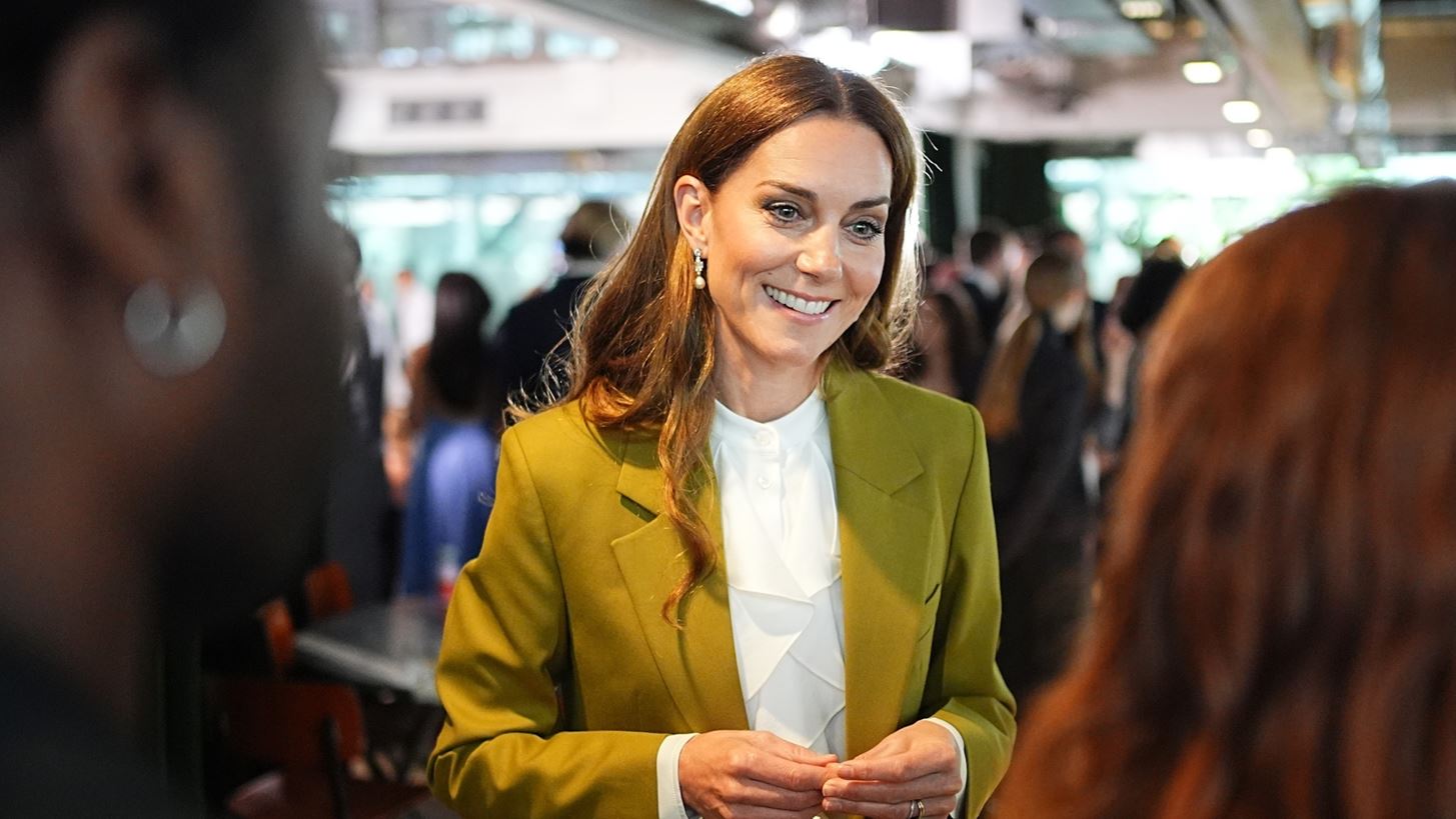 Kate Middleton | &#x395;&#x3C0;&#x3AD;&#x3BB;&#x3B5;&#x3BE;&#x3B5; Victoria Beckham &#x3BA;&#x3BF;&#x3C3;&#x3C4;&#x3BF;&#x3CD;&#x3BC;&#x3B9; &#x3C3;&#x3C4;&#x3BF; &#x3C0;&#x3B9;&#x3BF; &#x3B1;&#x3BD;&#x3B1;&#x3C0;&#x3AC;&#x3BD;&#x3C4;&#x3B5;&#x3C7;&#x3BF; &#x3C7;&#x3C1;&#x3CE;&#x3BC;&#x3B1;