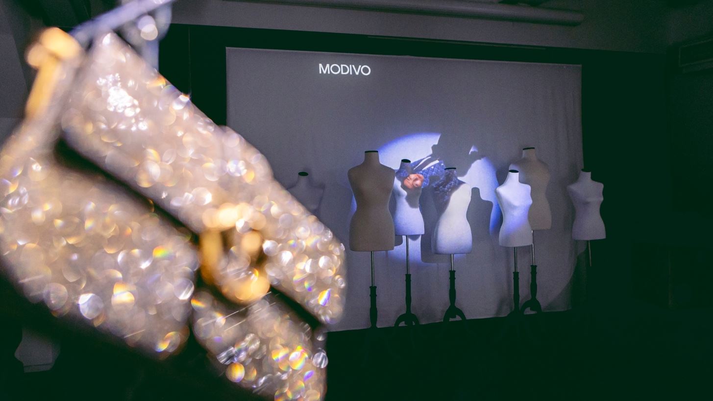 MODIVO &amp; epapoutsia.gr παρουσιάζουν τις χειμερινές συλλογές 2025 μέσα από μια iconic εμπειρία Fashion Art Gallery στην Αθήνα