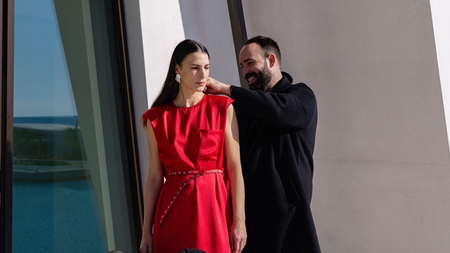 Angelos Tsakiris | &#x397; &#x3BD;&#x3AD;&#x3B1; FW24 &#x3C3;&#x3C5;&#x3BB;&#x3BB;&#x3BF;&#x3B3;&#x3AE; &#x3B5;&#x3AF;&#x3BD;&#x3B1;&#x3B9; &#x3BC;&#x3AF;&#x3B1; &#x3C9;&#x3B4;&#x3AE; &#x3C3;&#x3C4;&#x3B7; &#x3C3;&#x3CD;&#x3B3;&#x3C7;&#x3C1;&#x3BF;&#x3BD;&#x3B7; &#x3C0;&#x3BF;&#x3BB;&#x3C5;&#x3C4;&#x3AD;&#x3BB;&#x3B5;&#x3B9;&#x3B1;