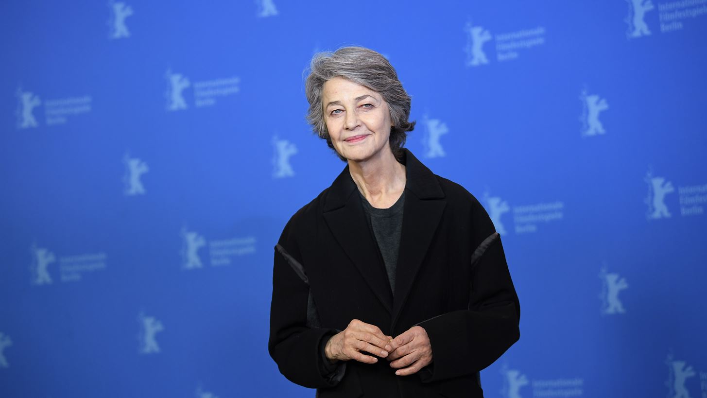 &#x397; Charlotte Rampling &#x3C4;&#x3B9;&#x3BC;&#x3AE;&#x3B8;&#x3B7;&#x3BA;&#x3B5; &#x3BC;&#x3B5; &#x3C4;&#x3B7;&#x3BD; &#x3A7;&#x3C1;&#x3C5;&#x3C3;&#x3AE; &#x386;&#x3C1;&#x3BA;&#x3C4;&#x3BF;