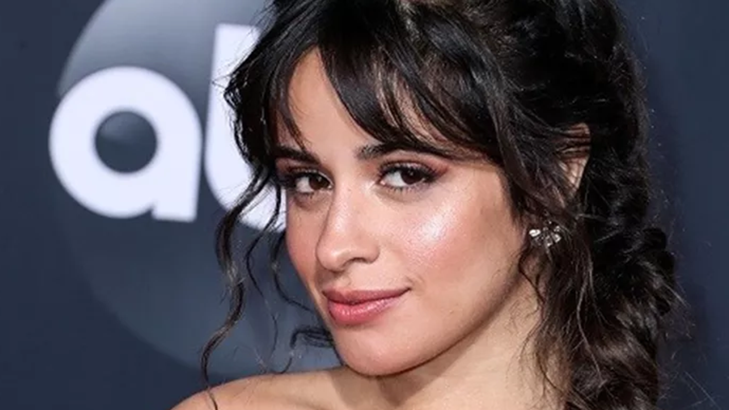 Camila Cabello | O &#x394;&#x3B7;&#x3BC;&#x3AE;&#x3C4;&#x3C1;&#x3B7;&#x3C2; &#x393;&#x3B9;&#x3B1;&#x3BD;&#x3BD;&#x3AD;&#x3C4;&#x3BF;&#x3C2; &#x3B5;&#x3C0;&#x3B9;&#x3BC;&#x3B5;&#x3BB;&#x3AE;&#x3B8;&#x3B7;&#x3BA;&#x3B5; &#x3C4;&#x3BF; &#x3BD;&#x3AD;&#x3BF; (&#x3B5;&#x3BD;&#x3C4;&#x3B5;&#x3BB;&#x3CE;&#x3C2; &#x3B1;&#x3C0;&#x3C1;&#x3BF;&#x3C3;&#x3B4;&#x3CC;&#x3BA;&#x3B7;&#x3C4;&#x3BF;) &#x3C7;&#x3C1;&#x3CE;&#x3BC;&#x3B1; &#x3C3;&#x3C4;&#x3B1; &#x3BC;&#x3B1;&#x3BB;&#x3BB;&#x3B9;&#x3AC; &#x3C4;&#x3B7;&#x3C2;