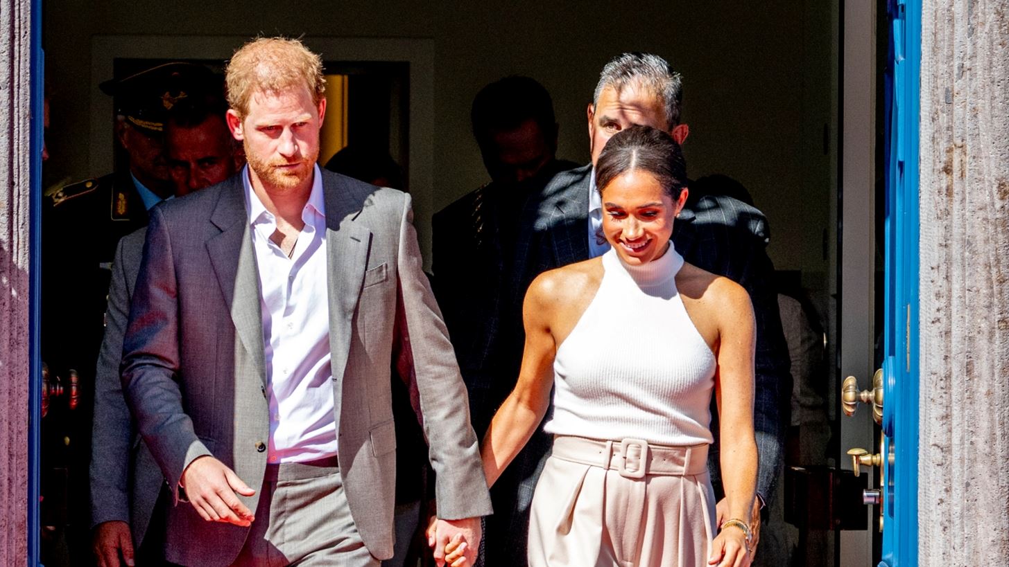 Meghan Markle - &#x3A0;&#x3C1;&#x3AF;&#x3B3;&#x3BA;&#x3B9;&#x3C0;&#x3B1;&#x3C2; Harry | &#x397; &#x3C0;&#x3C1;&#x3CE;&#x3C4;&#x3B7; &#x3B4;&#x3B7;&#x3BC;&#x3CC;&#x3C3;&#x3B9;&#x3B1; &#x3AD;&#x3BE;&#x3BF;&#x3B4;&#x3BF;&#x3C2; &#x3BC;&#x3B5;&#x3C4;&#x3AC; &#x3C4;&#x3B7;&#x3BD; &#x3BA;&#x3C5;&#x3BA;&#x3BB;&#x3BF;&#x3C6;&#x3BF;&#x3C1;&#x3AF;&#x3B1; &#x3C4;&#x3BF;&#x3C5; &#x3B2;&#x3B9;&#x3B2;&#x3BB;&#x3AF;&#x3BF;&#x3C5; &quot;&#x3A1;&#x3B5;&#x3B6;&#x3AD;&#x3C1;&#x3B2;&#x3B1;&quot; &#x3BA;&#x3B1;&#x3B9; &#x3C4;&#x3B7;&#x3BD; &quot;&#x3AD;&#x3BE;&#x3C9;&#x3C3;&#x3B7; &#x3B1;&#x3C0;&#x3CC; &#x3C4;&#x3BF; Frogmore&quot;