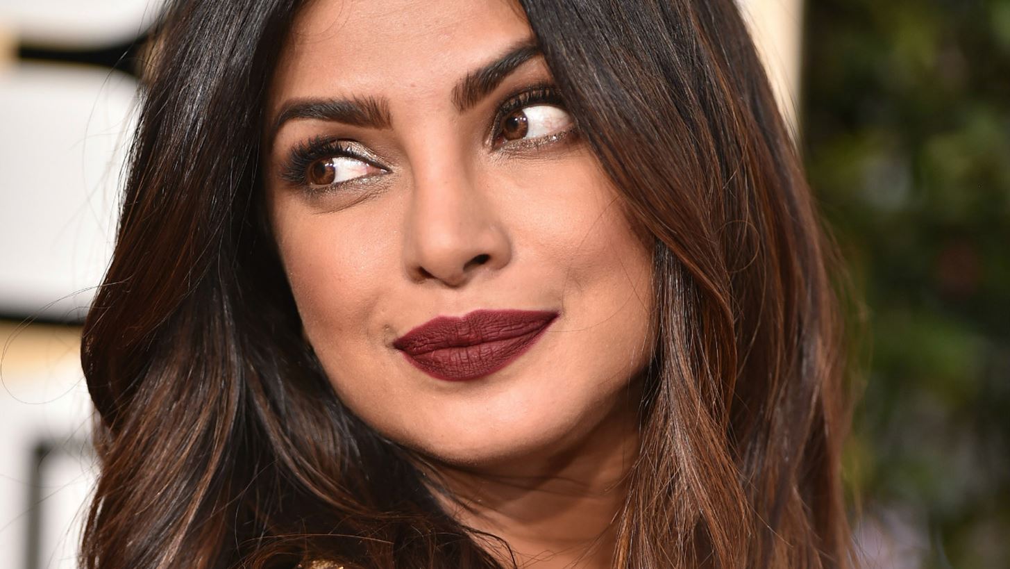 Priyanka Chopra: &#x3A8;&#x3B7;&#x3C6;&#x3AF;&#x3C3;&#x3C4;&#x3B7;&#x3BA;&#x3B5; &#x3C9;&#x3C2; 2&#x3B7; &#x3BF;&#x3BC;&#x3BF;&#x3C1;&#x3C6;&#x3CC;&#x3C4;&#x3B5;&#x3C1;&#x3B7; &#x3B3;&#x3C5;&#x3BD;&#x3B1;&#x3AF;&#x3BA;&#x3B1; &#x3C3;&#x3C4;&#x3BF;&#x3BD; &#x3BA;&#x3CC;&#x3C3;&#x3BC;&#x3BF;!