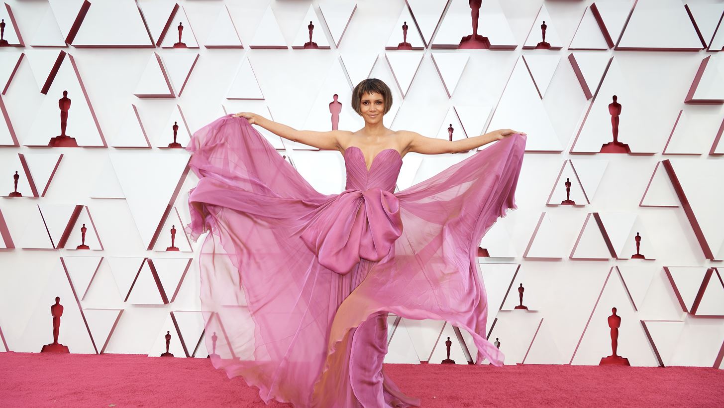 Halle Berry: &quot;&#x3A0;&#x3C1;&#x3BF;&#x3BA;&#x3B1;&#x3BB;&#x3CE; &#x3BA;&#x3AC;&#x3B8;&#x3B5; &#x3C3;&#x3C4;&#x3B5;&#x3C1;&#x3B5;&#x3CC;&#x3C4;&#x3C5;&#x3C0;&#x3BF; &#x3B3;&#x3B9;&#x3B1; &#x3C4;&#x3B7;&#x3BD; &#x3B5;&#x3BC;&#x3BC;&#x3B7;&#x3BD;&#x3CC;&#x3C0;&#x3B1;&#x3C5;&#x3C3;&#x3B7;&quot;