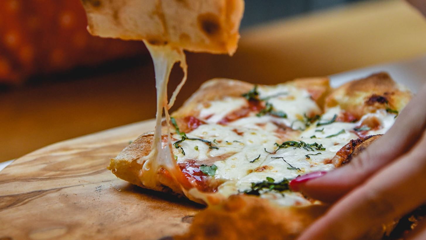 &#x3A3;&#x3C4;&#x3BF; Dal Professore &#x3B8;&#x3B1; &#x3B4;&#x3BF;&#x3BA;&#x3B9;&#x3BC;&#x3AC;&#x3C3;&#x3B5;&#x3B9;&#x3C2; &#x3C4;&#x3B7;&#x3BD; pizza &#x3C3;&#x3C4;&#x3B7;&#x3BD; street food &#x3B5;&#x3BA;&#x3B4;&#x3BF;&#x3C7;&#x3AE; &#x3C4;&#x3B7;&#x3C2;