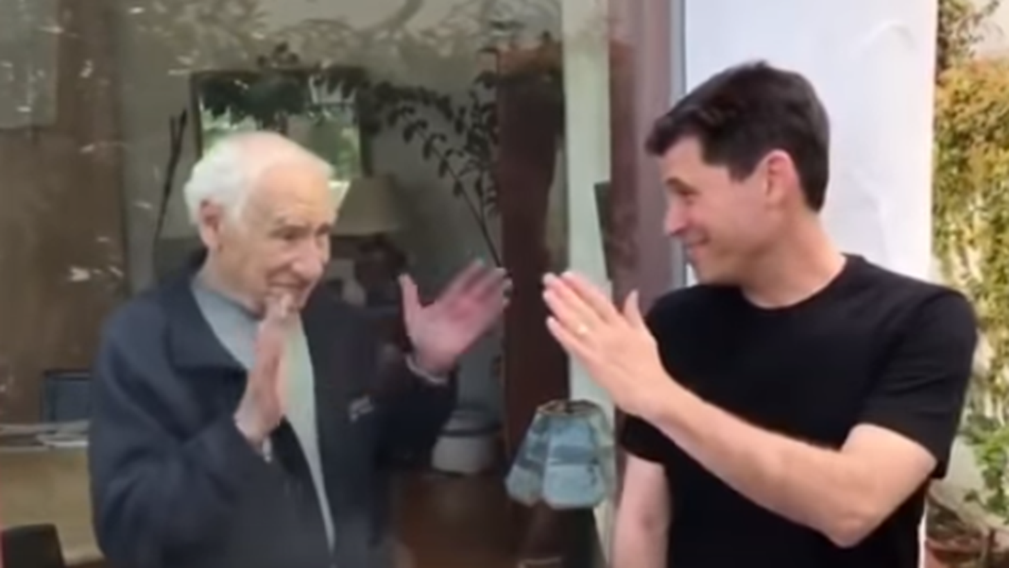 &#x39F; &#x3B8;&#x3C1;&#x3C5;&#x3BB;&#x3B9;&#x3BA;&#x3CC;&#x3C2; &#x3C3;&#x3BA;&#x3B7;&#x3BD;&#x3BF;&#x3B8;&#x3AD;&#x3C4;&#x3B7;&#x3C2; Mel Brooks &quot;&#x3B4;&#x3B9;&#x3CE;&#x3C7;&#x3BD;&#x3B5;&#x3B9;&quot; &#x3C4;&#x3BF;&#x3BD; &#x3B3;&#x3B9;&#x3BF; &#x3C4;&#x3BF;&#x3C5; &#x3B3;&#x3B9;&#x3B1; &#x3BA;&#x3B1;&#x3BB;&#x3CC; &#x3C3;&#x3BA;&#x3BF;&#x3C0;&#x3CC;