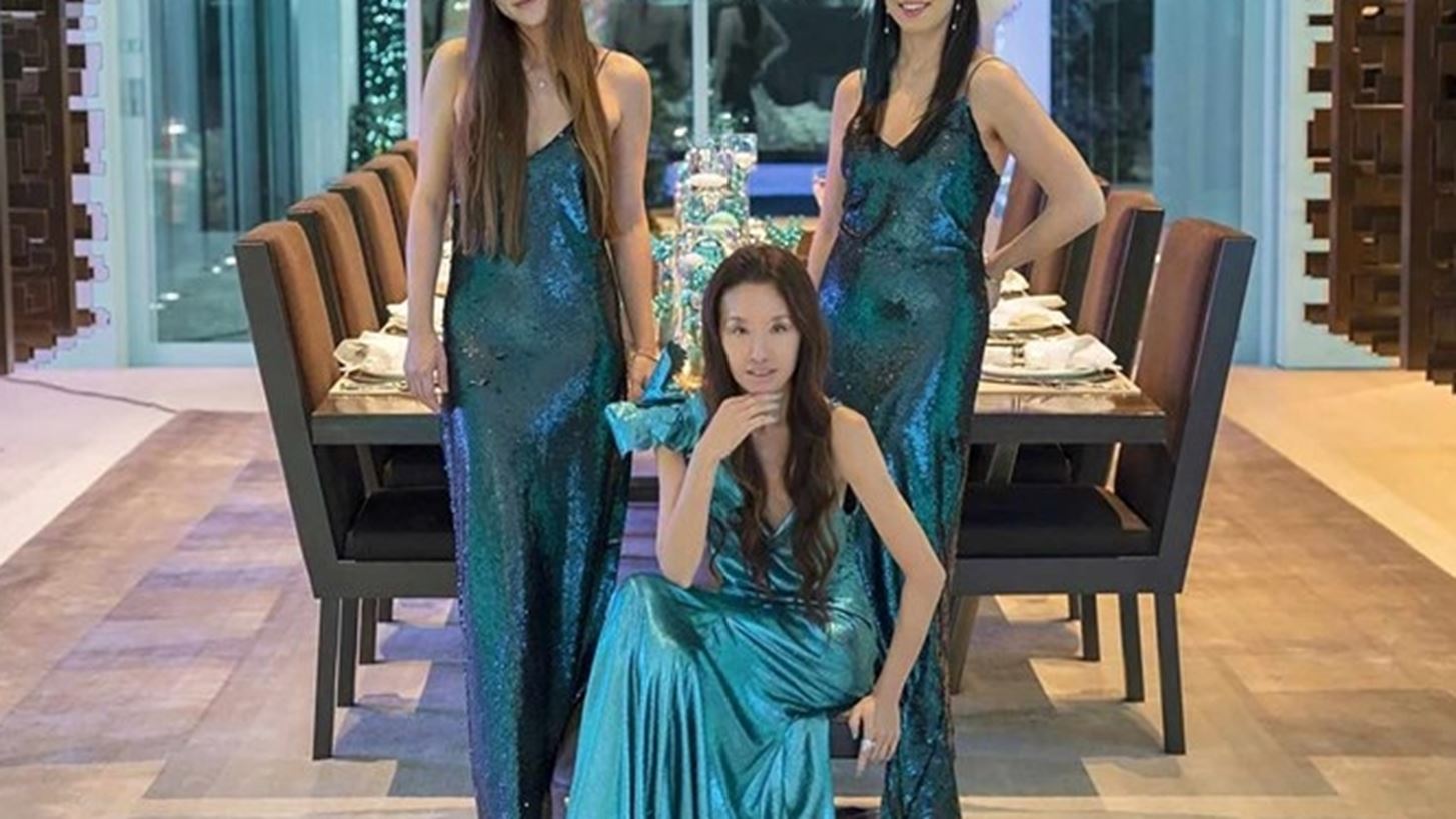 H 74&#x3C7;&#x3C1;&#x3BF;&#x3BD;&#x3B7; Vera Wang &#x3BA;&#x3B1;&#x3B9; &#x3BF;&#x3B9; &#x3BA;&#x3CC;&#x3C1;&#x3B5;&#x3C2; &#x3C4;&#x3B7;&#x3C2; &#x3B5;&#x3AF;&#x3BD;&#x3B1;&#x3B9; &#x3C3;&#x3B1;&#x3BD; &#x3C4;&#x3C1;&#x3AF;&#x3B4;&#x3C5;&#x3BC;&#x3B5;&#x3C2;