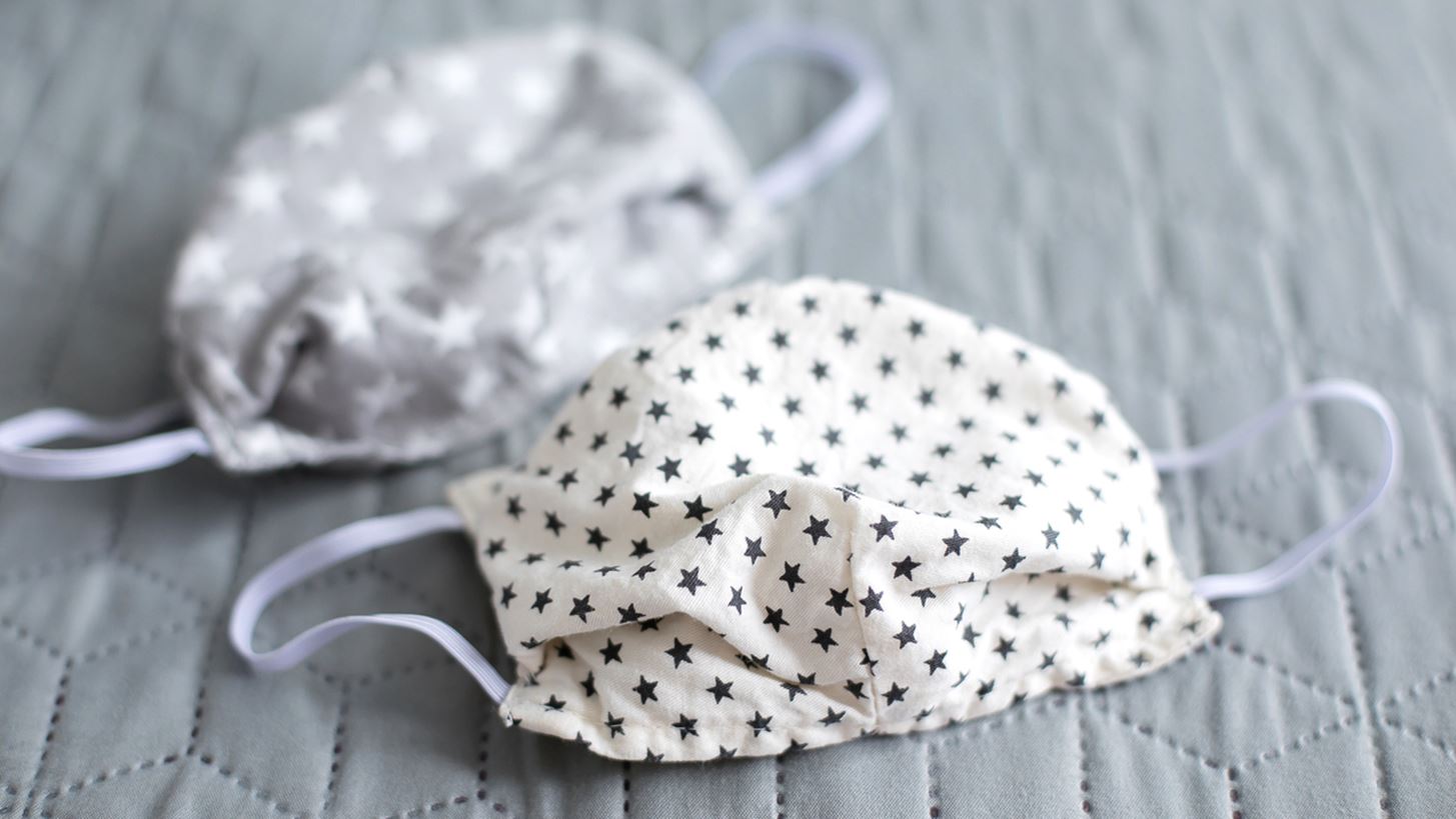 Double-masking | &#x394;&#x3CD;&#x3BF; &#x3BC;&#x3AC;&#x3C3;&#x3BA;&#x3B5;&#x3C2; &#x3B1;&#x3BD;&#x3C4;&#x3AF; &#x3B3;&#x3B9;&#x3B1; &#x3BC;&#x3AF;&#x3B1; &#x3C0;&#x3C1;&#x3BF;&#x3C4;&#x3B5;&#x3AF;&#x3BD;&#x3BF;&#x3C5;&#x3BD; &#x3C4;&#x3CE;&#x3C1;&#x3B1; &#x3BF;&#x3B9; &#x3B5;&#x3B9;&#x3B4;&#x3B9;&#x3BA;&#x3BF;&#x3AF;