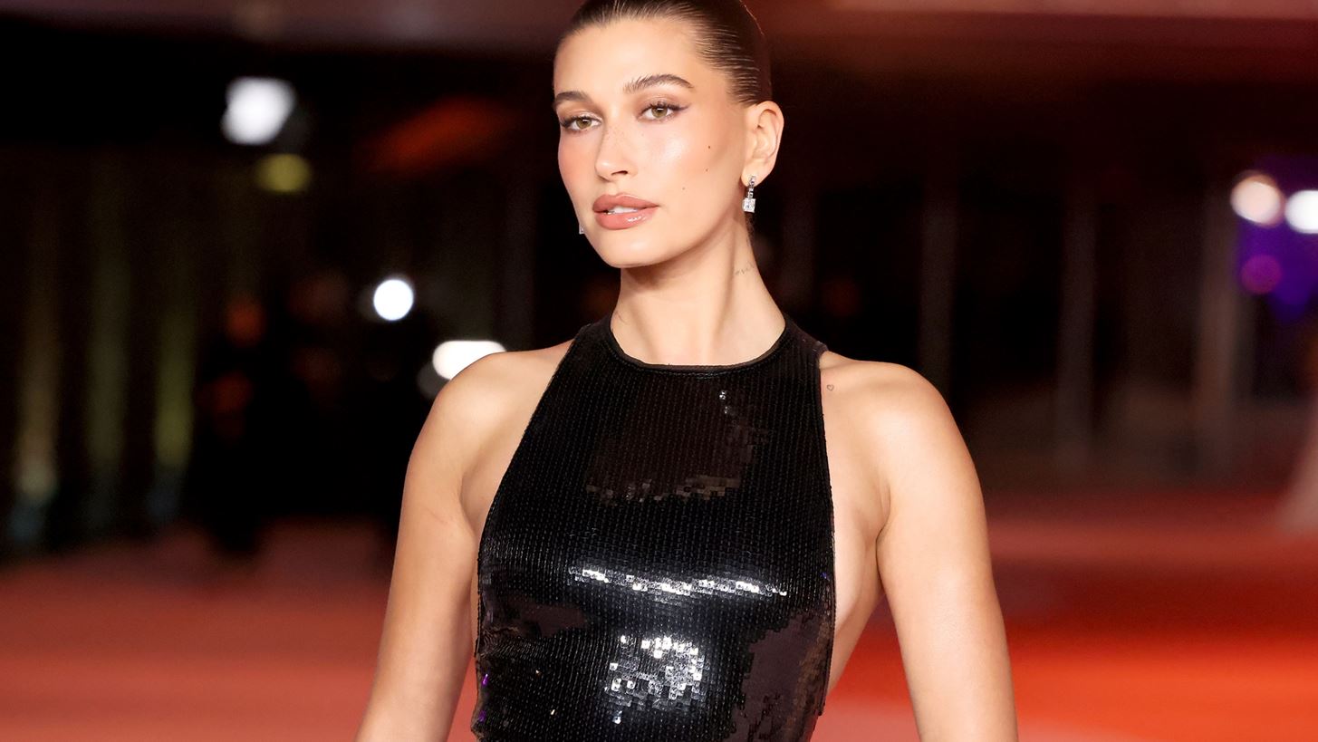 Hailey Bieber | To &#x3B1;&#x3B3;&#x3B1;&#x3C0;&#x3B7;&#x3BC;&#x3AD;&#x3BD;&#x3BF; &#x3C4;&#x3B7;&#x3C2;, &#x3B3;&#x3B1;&#x3BB;&#x3BB;&#x3B9;&#x3BA;&#x3CC; &#x3AC;&#x3C1;&#x3C9;&#x3BC;&#x3B1; &quot;&#x3BC;&#x3C5;&#x3C1;&#x3AF;&#x3B6;&#x3B5;&#x3B9;&quot; &#x3C3;&#x3BF;&#x3C6;&#x3B9;&#x3C3;&#x3C4;&#x3B9;&#x3BA;&#x3AD; &#x3C0;&#x3BF;&#x3BB;&#x3C5;&#x3C4;&#x3AD;&#x3BB;&#x3B5;&#x3B9;&#x3B1;