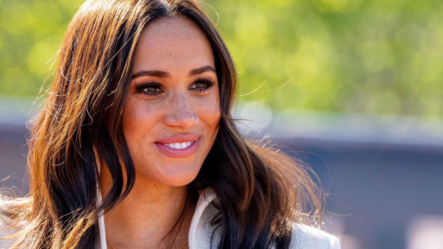 Meghan Markle | &#x397; &#x3B1;&#x3B3;&#x3B1;&#x3C0;&#x3B7;&#x3BC;&#x3AD;&#x3BD;&#x3B7; &#x3C4;&#x3B7;&#x3C2; &#x3BA;&#x3C1;&#x3AD;&#x3BC;&#x3B1; &#x3C3;&#x3CE;&#x3BC;&#x3B1;&#x3C4;&#x3BF;&#x3C2; &#x3B3;&#x3B9;&#x3B1; &#x3C3;&#x3CD;&#x3C3;&#x3C6;&#x3B9;&#x3BE;&#x3B7; &#x3BA;&#x3B1;&#x3B9; &#x3B5;&#x3BD;&#x3C5;&#x3B4;&#x3AC;&#x3C4;&#x3C9;&#x3C3;&#x3B7; &#x3BA;&#x3BF;&#x3C3;&#x3C4;&#x3AF;&#x3B6;&#x3B5;&#x3B9; &#x3BA;&#x3AC;&#x3C4;&#x3C9; &#x3B1;&#x3C0;&#x3CC; 10 &#x3B5;&#x3C5;&#x3C1;&#x3CE;