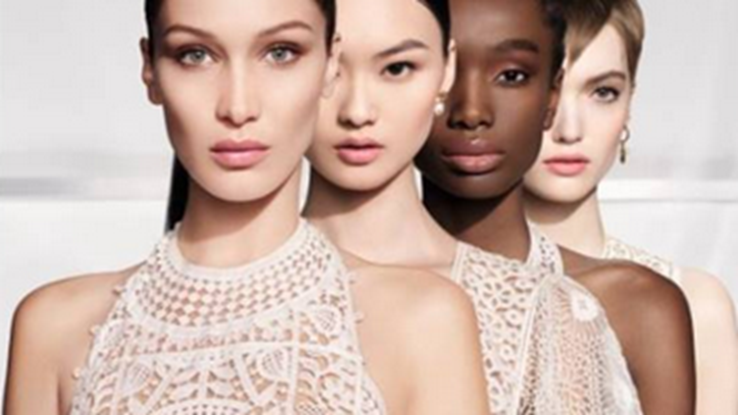 Dior Backstage | &#x3A0;&#x3BF;&#x3B9;&#x3B1; &#x3BA;&#x3BF;&#x3C1;&#x3C5;&#x3C6;&#x3B1;&#x3AF;&#x3B1; &#x3BC;&#x3BF;&#x3BD;&#x3C4;&#x3AD;&#x3BB;&#x3B1; &#x3B5;&#x3AF;&#x3BD;&#x3B1;&#x3B9; &#x3C4;&#x3B1; &#x3C0;&#x3C1;&#x3CC;&#x3C3;&#x3C9;&#x3C0;&#x3B1; &#x3C4;&#x3B7;&#x3C2; &#x3C3;&#x3B5;&#x3B9;&#x3C1;&#x3AC;&#x3C2;;