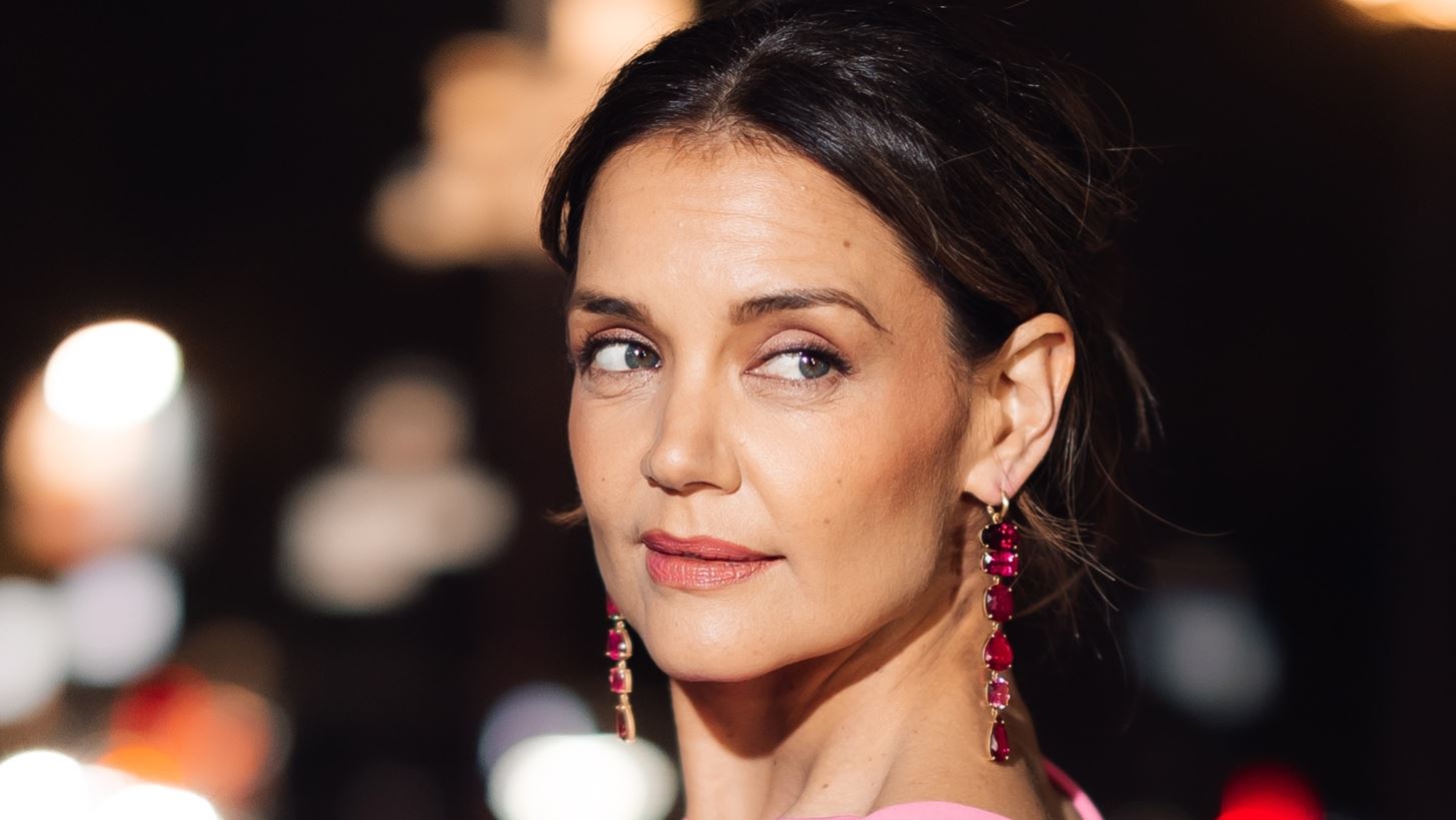 Katie Holmes | &#x3A4;&#x3BF; &#x3B4;&#x3CE;&#x3C1;&#x3BF; &#x3C0;&#x3BF;&#x3C5; &#x3C4;&#x3B7;&#x3C2; &#x3AD;&#x3BA;&#x3B1;&#x3BD;&#x3B5; &#x3B7; &#x3BA;&#x3CC;&#x3C1;&#x3B7; &#x3C4;&#x3B7;&#x3C2;, Suri &#x3B3;&#x3B9;&#x3B1; &#x3C4;&#x3B1; 46&#x3B1; &#x3B3;&#x3B5;&#x3BD;&#x3AD;&#x3B8;&#x3BB;&#x3B9;&#x3AC; &#x3C4;&#x3B7;&#x3C2;
