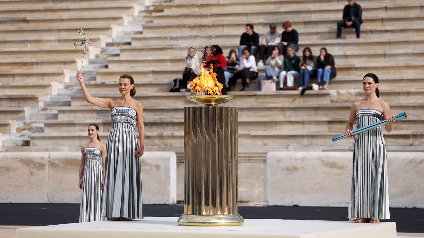 &quot;From Greece to Milan&quot; | &#x397; &#x3C6;&#x3C9;&#x3C4;&#x3BF;&#x3B3;&#x3C1;&#x3B1;&#x3C6;&#x3B9;&#x3BA;&#x3AE; &#x3BC;&#x3B1;&#x3C4;&#x3B9;&#x3AC; &#x3C4;&#x3BF;&#x3C5; &#x39A;&#x3BF;&#x3C3;&#x3BC;&#x3AC; &#x39A;&#x3BF;&#x3C5;&#x3BC;&#x3B9;&#x3B1;&#x3BD;&#x3BF;&#x3CD; &#x3C3;&#x3C4;&#x3B7;&#x3BD; &#x3C4;&#x3B5;&#x3BB;&#x3B5;&#x3C4;&#x3AE; &#x3B1;&#x3C6;&#x3AE;&#x3C2; &amp; &#x3C0;&#x3B1;&#x3C1;&#x3AC;&#x3B4;&#x3BF;&#x3C3;&#x3B7;&#x3C2; &#x3C4;&#x3B7;&#x3C2; &#x39F;&#x3BB;&#x3C5;&#x3BC;&#x3C0;&#x3B9;&#x3B1;&#x3BA;&#x3AE;&#x3C2; &#x3A6;&#x3BB;&#x3CC;&#x3B3;&#x3B1;&#x3C2; &#x3B3;&#x3B9;&#x3B1; &#x3C4;&#x3BF;&#x3C5;&#x3C2; &#x3B1;&#x3B3;&#x3CE;&#x3BD;&#x3B5;&#x3C2; Milano Cortina 2026