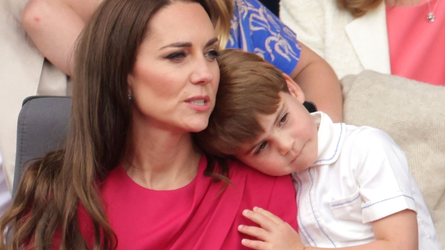 &#x397; Kate Middleton &#x3BA;&#x3AC;&#x3BD;&#x3B5;&#x3B9; &#x3AD;&#x3BD;&#x3B1; &#x3C3;&#x3C0;&#x3AC;&#x3BD;&#x3B9;&#x3BF; &#x3C3;&#x3C7;&#x3CC;&#x3BB;&#x3B9;&#x3BF; &#x3B3;&#x3B9;&#x3B1; &#x3C4;&#x3BF;&#x3BD; 7&#x3C7;&#x3C1;&#x3BF;&#x3BD;&#x3BF; &#x3B3;&#x3B9;&#x3BF; &#x3C4;&#x3B7;&#x3C2;, Louis