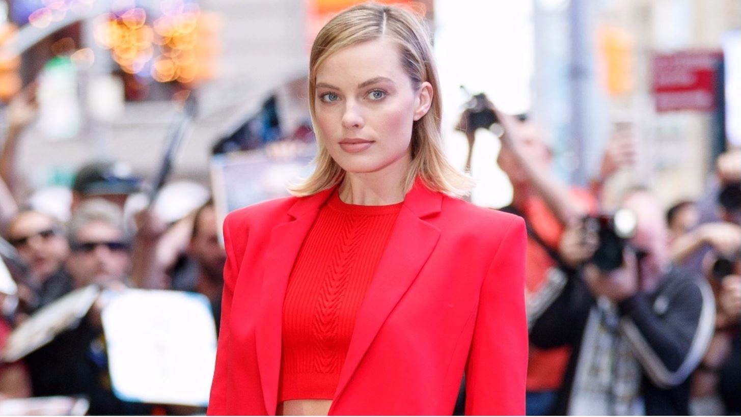 H Margot Robbie &#x3BC;&#x3CC;&#x3BB;&#x3B9;&#x3C2; &#x3C6;&#x3CC;&#x3C1;&#x3B5;&#x3C3;&#x3B5; &#x3C4;&#x3B7; &#x3BC;&#x3B5;&#x3B3;&#x3B1;&#x3BB;&#x3CD;&#x3C4;&#x3B5;&#x3C1;&#x3B7; &#x3C4;&#x3AC;&#x3C3;&#x3B7; &#x3C4;&#x3B7;&#x3C2; (&#x3B5;&#x3C0;&#x3CC;&#x3BC;&#x3B5;&#x3BD;&#x3B7;&#x3C2;) &#x3C3;&#x3B5;&#x3B6;&#x3CC;&#x3BD;!