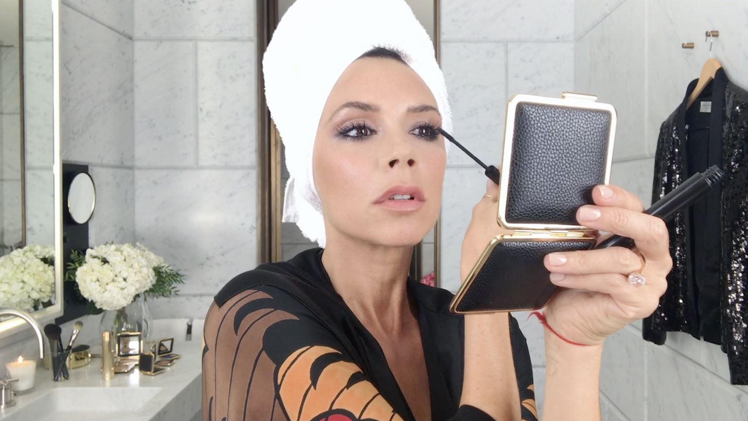 Victoria Beckham x Est&#xE9;e Lauder | &#x397; &#x3BD;&#x3AD;&#x3B1; &#x3C3;&#x3C5;&#x3BB;&#x3BB;&#x3BF;&#x3B3;&#x3AE; &#x3B5;&#x3AF;&#x3BD;&#x3B1;&#x3B9; &#x3B5;&#x3C0;&#x3B9;&#x3C4;&#x3AD;&#x3BB;&#x3BF;&#x3C5;&#x3C2; &#x3B5;&#x3B4;&#x3CE;!