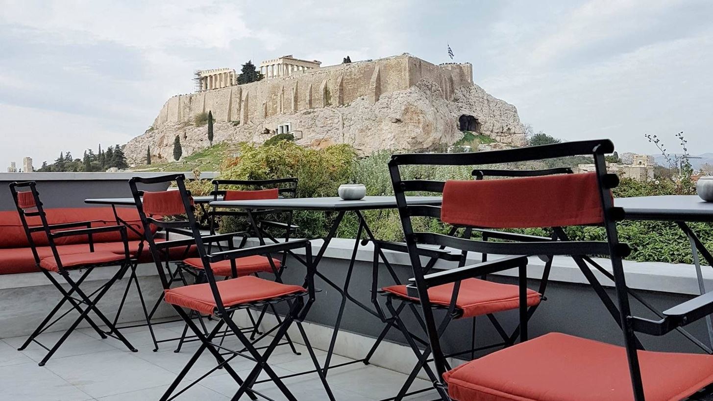 The Hotel Trotter: &#x3A4;&#x3B1; &#x3BE;&#x3B5;&#x3BD;&#x3BF;&#x3B4;&#x3BF;&#x3C7;&#x3B5;&#x3AF;&#x3B1; &#x3BC;&#x3B5; &#x3C4;&#x3B1; &#x3C0;&#x3B9;&#x3BF; &#x3CC;&#x3BC;&#x3BF;&#x3C1;&#x3C6;&#x3B1; rooftops &#x3C3;&#x3C4;&#x3B7;&#x3BD; &#x391;&#x3B8;&#x3AE;&#x3BD;&#x3B1;