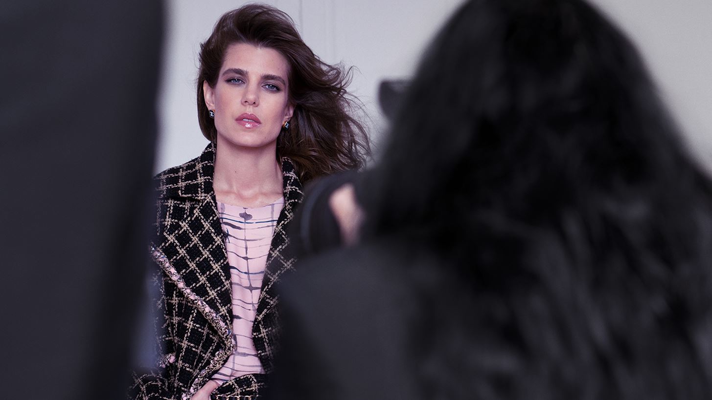 Charlotte Casiraghi | &#x394;&#x3B5;&#x3C2; &#x3B5;&#x3B9;&#x3BA;&#x3CC;&#x3BD;&#x3B5;&#x3C2; &#x3B1;&#x3C0;&#x3CC; &#x3C4;&#x3B7;&#x3BD; S/S &#x27;21 &#x3BA;&#x3B1;&#x3BC;&#x3C0;&#x3AC;&#x3BD;&#x3B9;&#x3B1; &#x3C4;&#x3B7;&#x3C2; Chanel &#x3CC;&#x3C0;&#x3BF;&#x3C5; &#x3C0;&#x3C1;&#x3C9;&#x3C4;&#x3B1;&#x3B3;&#x3C9;&#x3BD;&#x3B9;&#x3C3;&#x3C4;&#x3B5;&#x3AF;