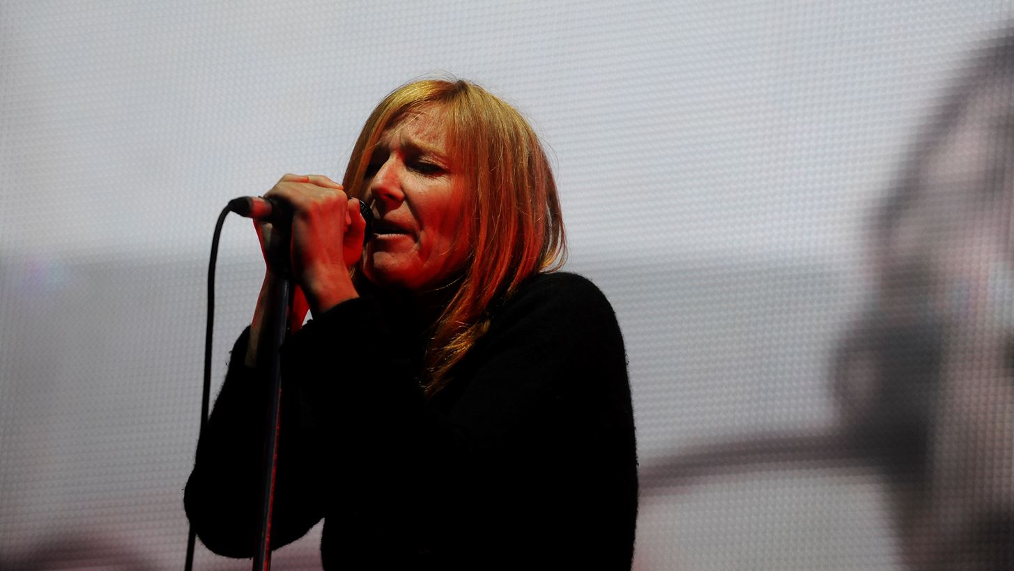 &#x397; Beth Gibbons &#x3B1;&#x3BD;&#x3B1;&#x3BA;&#x3BF;&#x3AF;&#x3BD;&#x3C9;&#x3C3;&#x3B5; &#x3C4;&#x3B7;&#x3BD; &#x3BA;&#x3C5;&#x3BA;&#x3BB;&#x3BF;&#x3C6;&#x3BF;&#x3C1;&#x3AF;&#x3B1; &#x3C4;&#x3BF;&#x3C5; &#x3BD;&#x3AD;&#x3BF;&#x3C5; &#x3B4;&#x3AF;&#x3C3;&#x3BA;&#x3BF;&#x3C5; &#x3C4;&#x3C9;&#x3BD; Portishead
