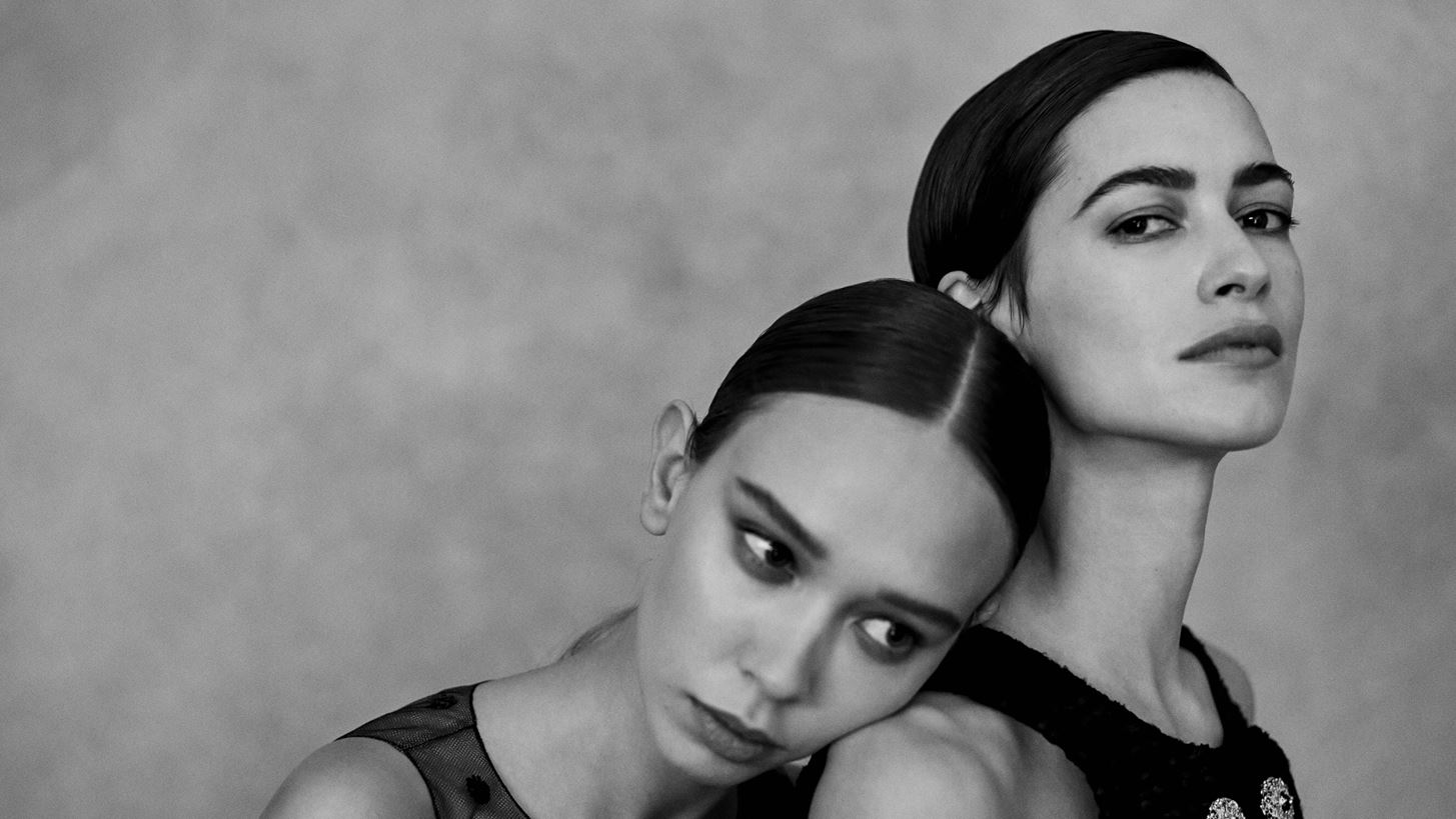 Chanel | &#x3A4;&#x3B1; &#x3B1;&#x3C3;&#x3C0;&#x3C1;&#x3CC;&#x3BC;&#x3B1;&#x3C5;&#x3C1;&#x3B1; &#x3C0;&#x3BF;&#x3C1;&#x3C4;&#x3C1;&#x3AD;&#x3C4;&#x3B1; &#x3C4;&#x3BF;&#x3C5; Anton Corbijn &#x3B3;&#x3B9;&#x3B1; &#x3C4;&#x3B7;&#x3BD; &#x3C0;&#x3B1;&#x3C1;&#x3BF;&#x3C5;&#x3C3;&#x3AF;&#x3B1;&#x3C3;&#x3B7; &#x3C4;&#x3B7;&#x3C2; Haute Couture &#x3C3;&#x3C5;&#x3BB;&#x3BB;&#x3BF;&#x3B3;&#x3AE;&#x3C2;