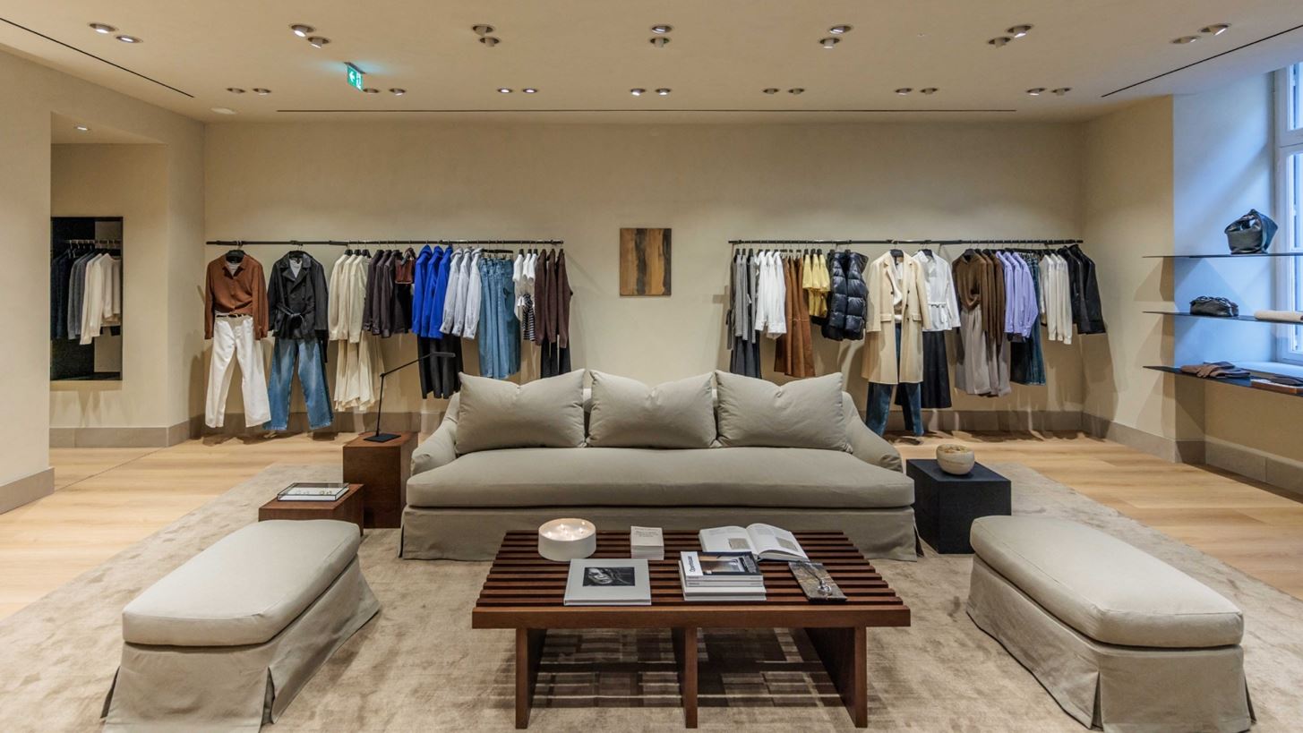 Μία περιήγηση στο νέο κατάστημα της Massimo Dutti στον Πειραιά | Όταν η τεχνολογία υπηρετεί την κομψότητα