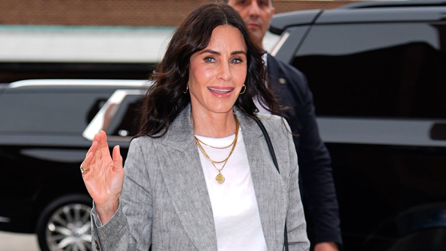 Courtney Cox | &#x3A5;&#x3B9;&#x3BF;&#x3B8;&#x3AD;&#x3C4;&#x3B7;&#x3C3;&#x3B5; &#x3B1;&#x3C5;&#x3C4;&#x3AC; &#x3C4;&#x3B1; &#x3BC;&#x3BF;&#x3BD;&#x3C4;&#x3AD;&#x3C1;&#x3BD;&#x3B1; sneakers &#x3C0;&#x3BF;&#x3C5; &#x3BC;&#x3B1;&#x3C2; &#x3B5;&#x3C0;&#x3B9;&#x3C4;&#x3C1;&#x3AD;&#x3C0;&#x3BF;&#x3C5;&#x3BD; &#x3BD;&#x3B1; &#x3B1;&#x3BD;&#x3B1;&#x3BD;&#x3B5;&#x3CE;&#x3C3;&#x3BF;&#x3C5;&#x3BC;&#x3B5; &#x3C4;&#x3B7;&#x3BD; &#x3B5;&#x3BC;&#x3C6;&#x3AC;&#x3BD;&#x3B9;&#x3C3;&#x3AE; &#x3BC;&#x3B1;&#x3C2; &#x3BC;&#x3B5;&#x3C4;&#x3AC; &#x3C4;&#x3B1; 50