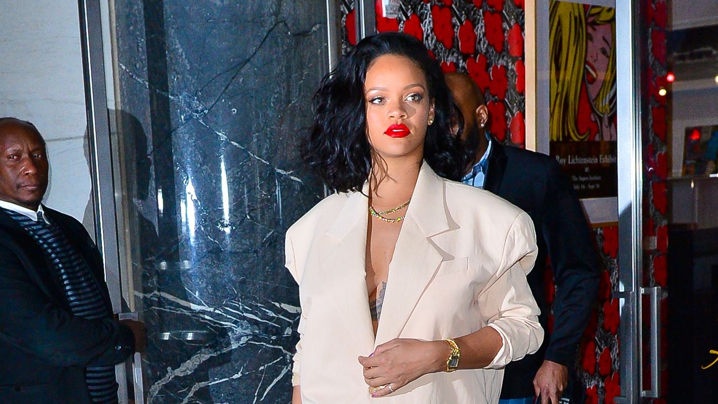 Rihanna | &#x39A;&#x3C5;&#x3BA;&#x3BB;&#x3BF;&#x3C6;&#x3BF;&#x3C1;&#x3B5;&#x3AF; &#x3C4;&#x3B7; &#x3B4;&#x3B9;&#x3BA;&#x3AE; &#x3C4;&#x3B7;&#x3C2; &#x3C3;&#x3B5;&#x3B9;&#x3C1;&#x3AC; &#x3B5;&#x3B9;&#x3B4;&#x3CE;&#x3BD; &#x3C0;&#x3BF;&#x3BB;&#x3C5;&#x3C4;&#x3B5;&#x3BB;&#x3B5;&#x3AF;&#x3B1;&#x3C2; &#x3BC;&#x3B5; &#x3C4;&#x3BF;&#x3BD; &#x3BF;&#x3AF;&#x3BA;&#x3BF; Louis Vuitton