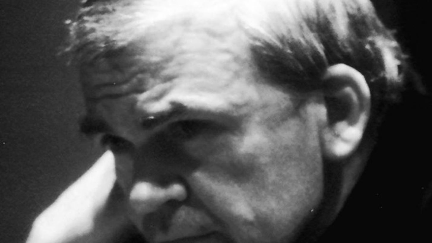 Milan Kundera | &#x3A0;&#x3AD;&#x3B8;&#x3B1;&#x3BD;&#x3B5; &#x3C3;&#x3C4;&#x3B1; 94 &#x3C4;&#x3BF;&#x3C5; &#x3C7;&#x3C1;&#x3CC;&#x3BD;&#x3B9;&#x3B1; &#x3BF; &#x3C3;&#x3C5;&#x3B3;&#x3B3;&#x3C1;&#x3B1;&#x3C6;&#x3AD;&#x3B1;&#x3C2; &#x3C4;&#x3BF;&#x3C5; &#x3B2;&#x3B9;&#x3B2;&#x3BB;&#x3AF;&#x3BF;&#x3C5; &quot;&#x397; &#x3B1;&#x3B2;&#x3AC;&#x3C3;&#x3C4;&#x3B1;&#x3C7;&#x3C4;&#x3B7; &#x3B5;&#x3BB;&#x3B1;&#x3C6;&#x3C1;&#x3CC;&#x3C4;&#x3B7;&#x3C4;&#x3B1; &#x3C4;&#x3BF;&#x3C5; &#x3B5;&#x3AF;&#x3BD;&#x3B1;&#x3B9;&quot;