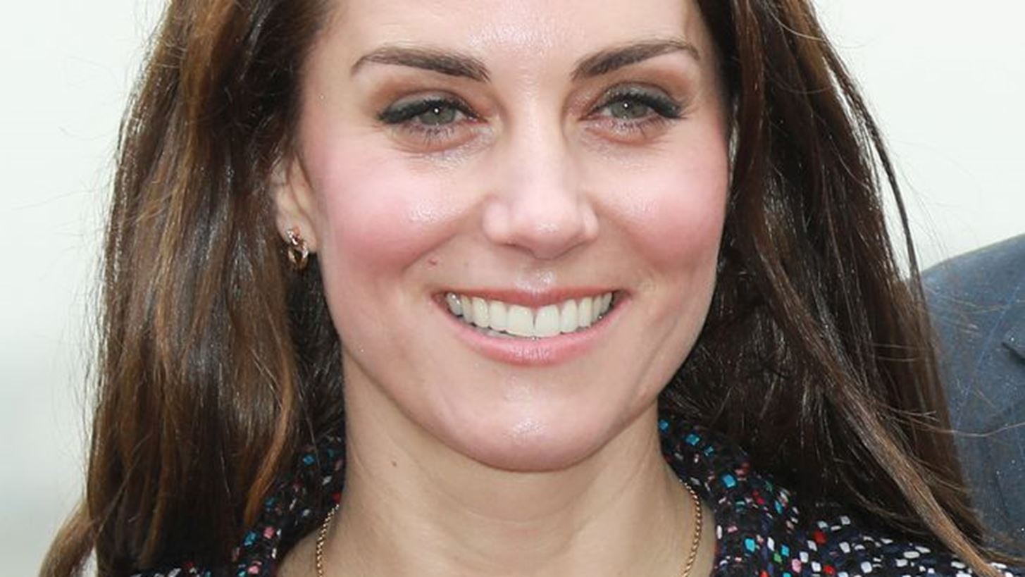Kate Middleton: &#x3A0;&#x3B1;&#x3C1;&#x3B1;&#x3B4;&#x3AD;&#x3C7;&#x3B5;&#x3C4;&#x3B1;&#x3B9; &#x3CC;&#x3C4;&#x3B9; &#x3AD;&#x3BD;&#x3B9;&#x3C9;&#x3C3;&#x3B5; &#x3BC;&#x3BF;&#x3BD;&#x3B1;&#x3BE;&#x3B9;&#x3AC; &#x3C9;&#x3C2; &#x3BC;&#x3B7;&#x3C4;&#x3AD;&#x3C1;&#x3B1;